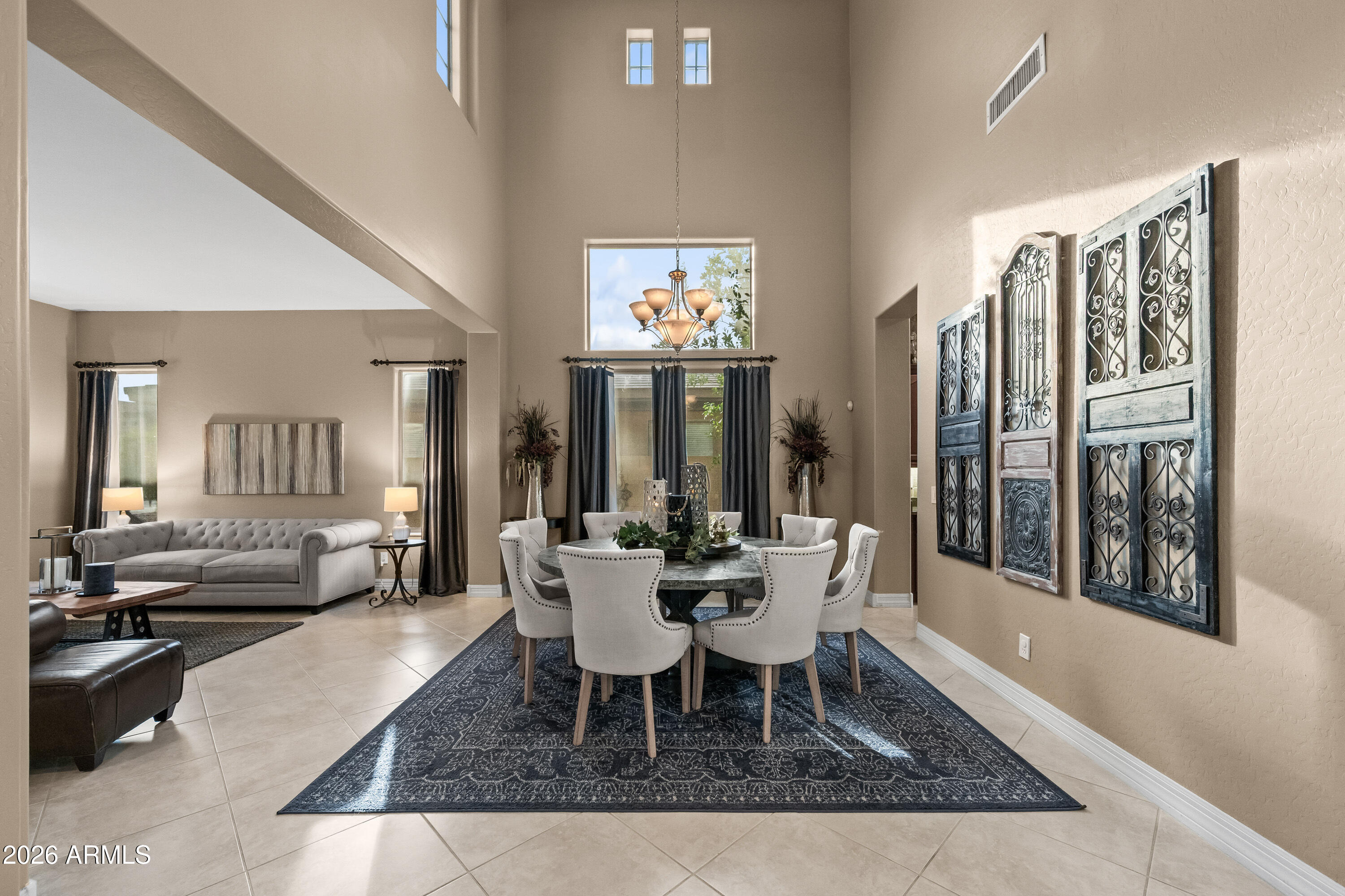 1242 E CANARY Drive