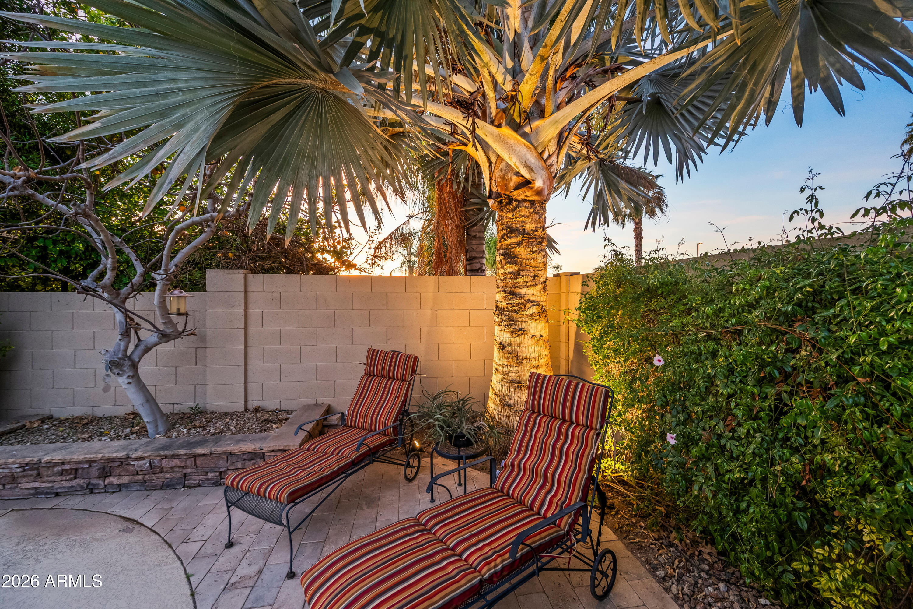 1242 E CANARY Drive