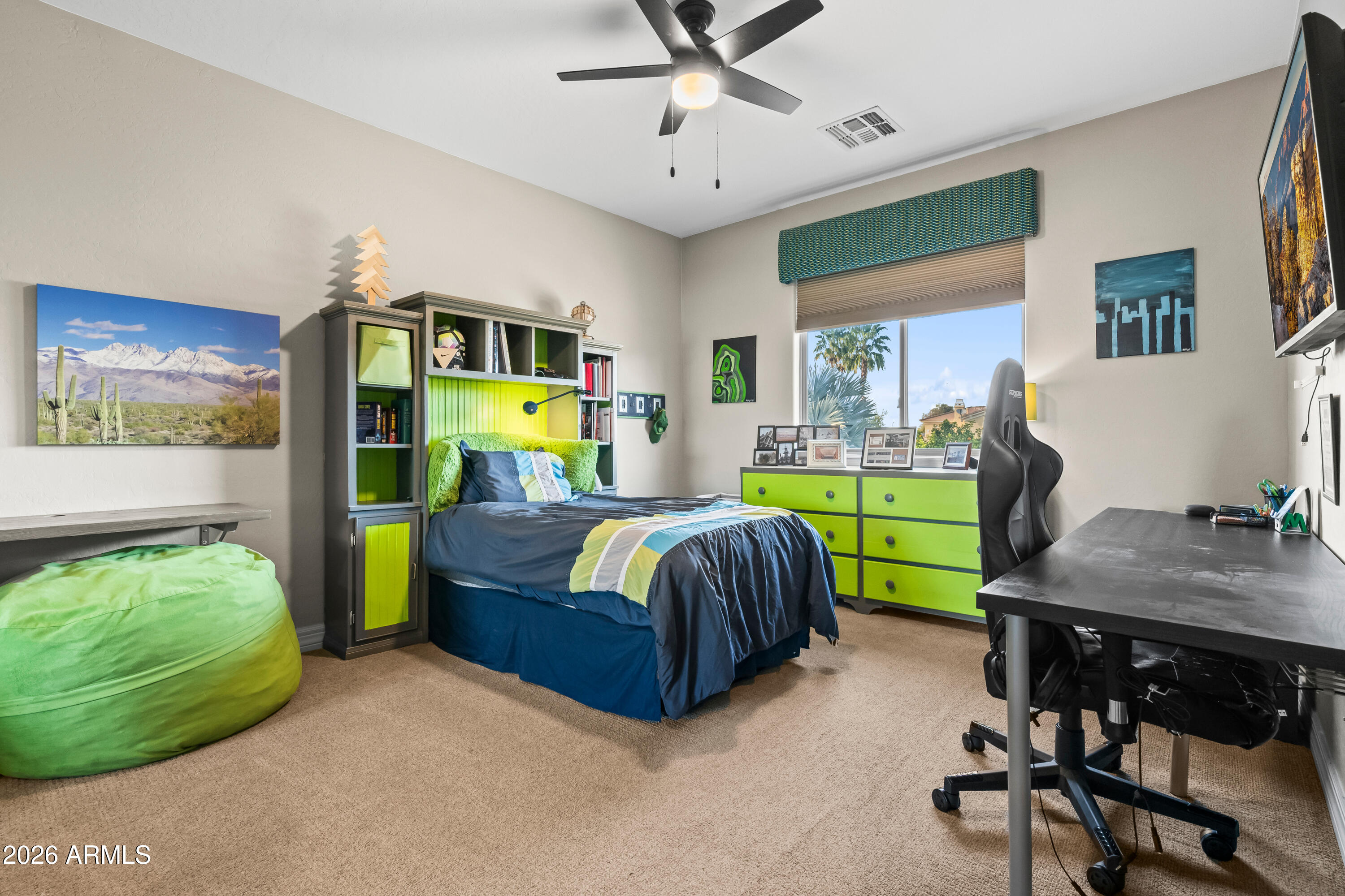 1242 E CANARY Drive