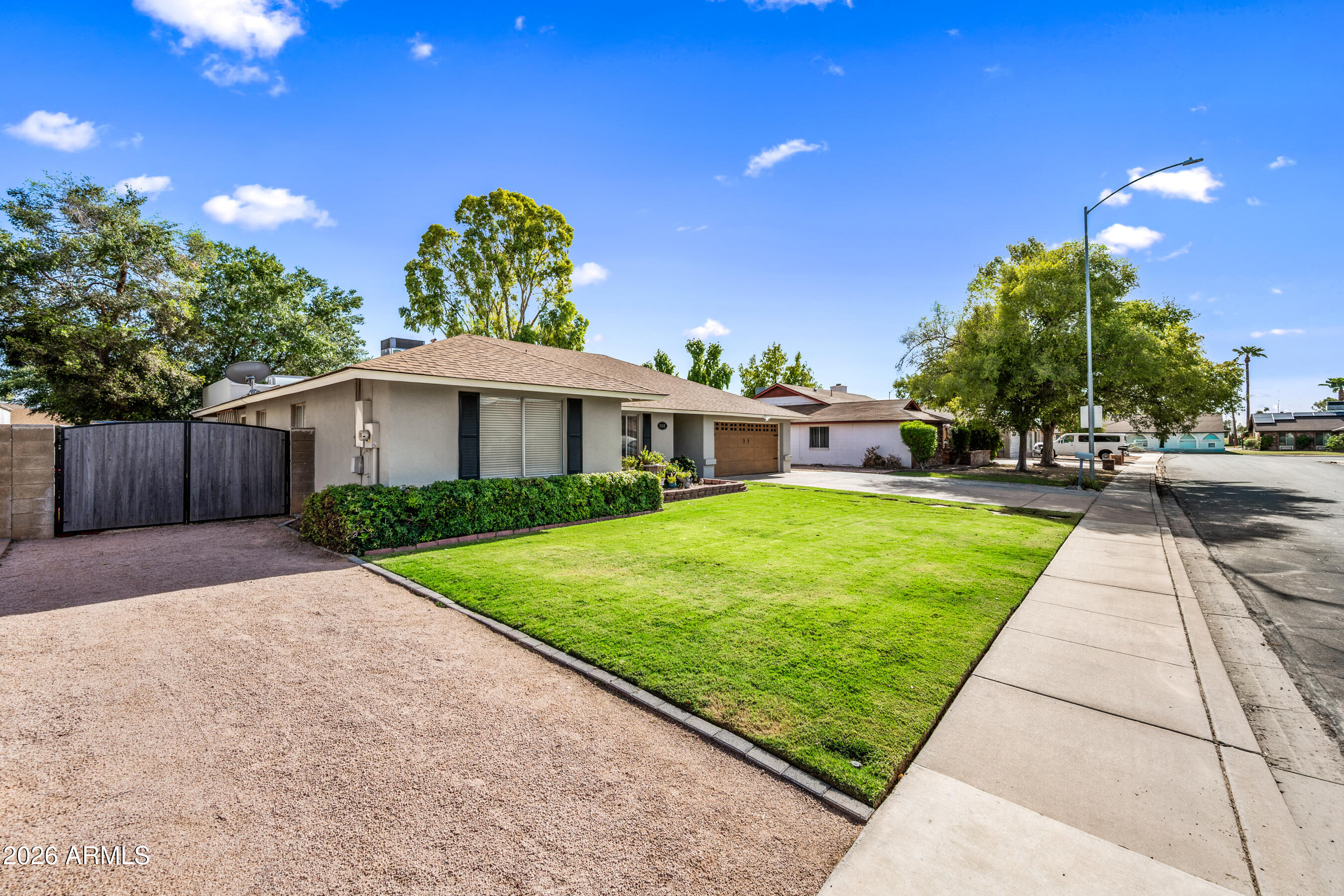 1105 W MESETO Avenue