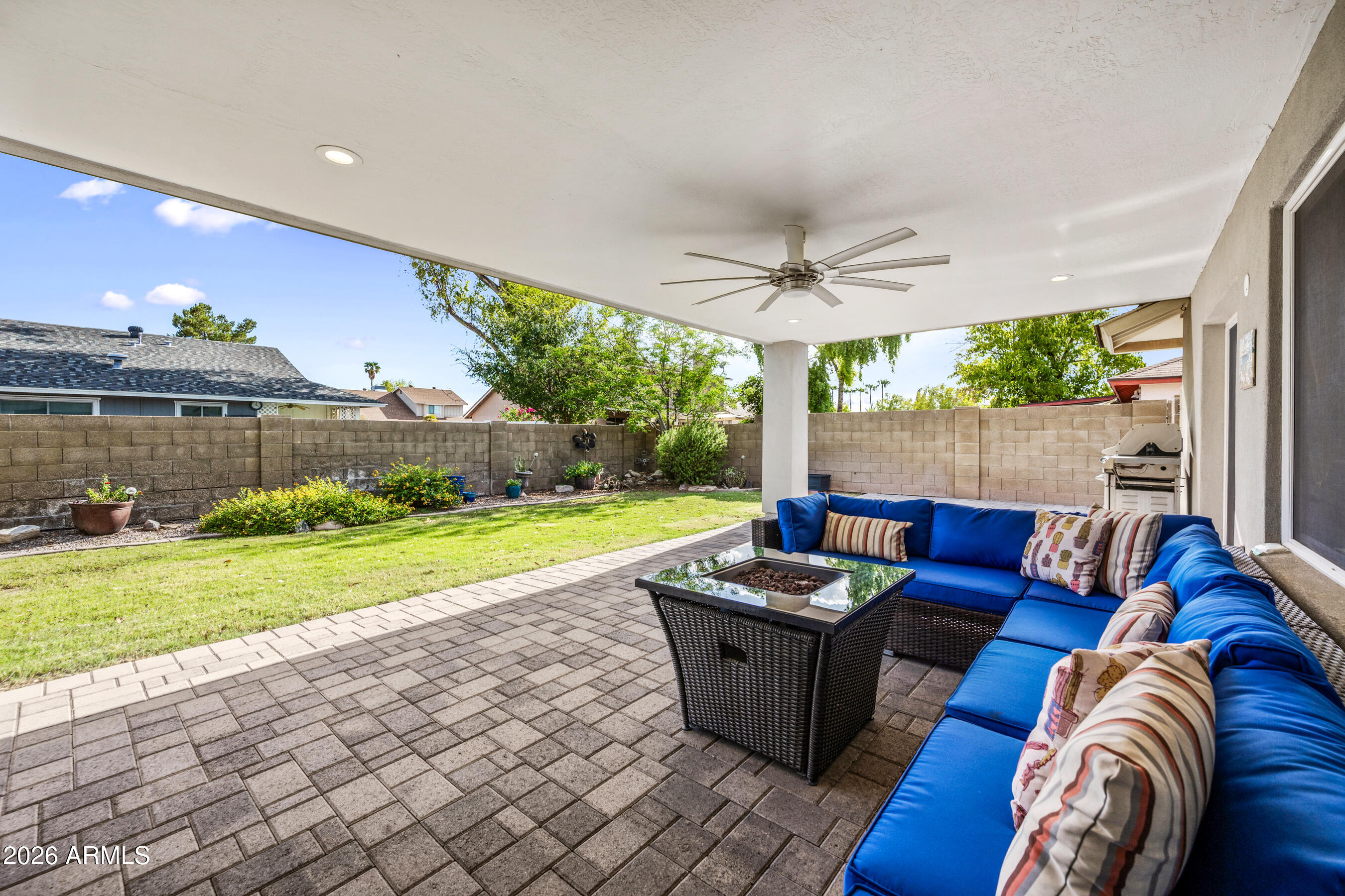 1105 W MESETO Avenue