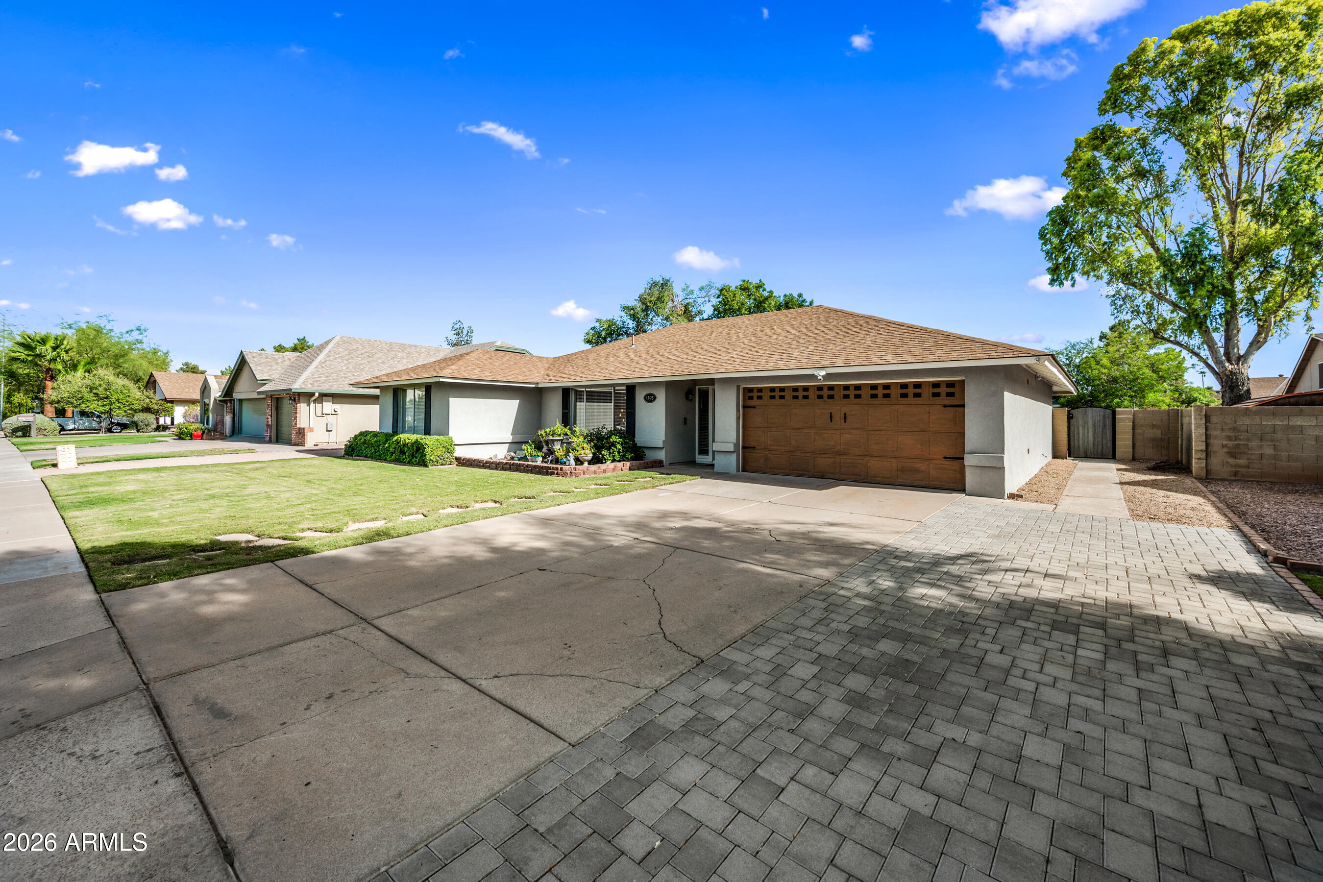 1105 W MESETO Avenue