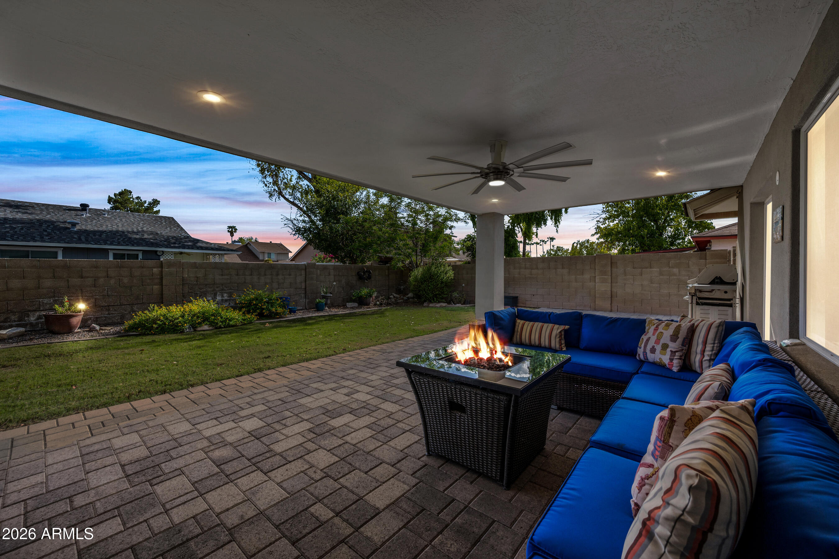 1105 W MESETO Avenue