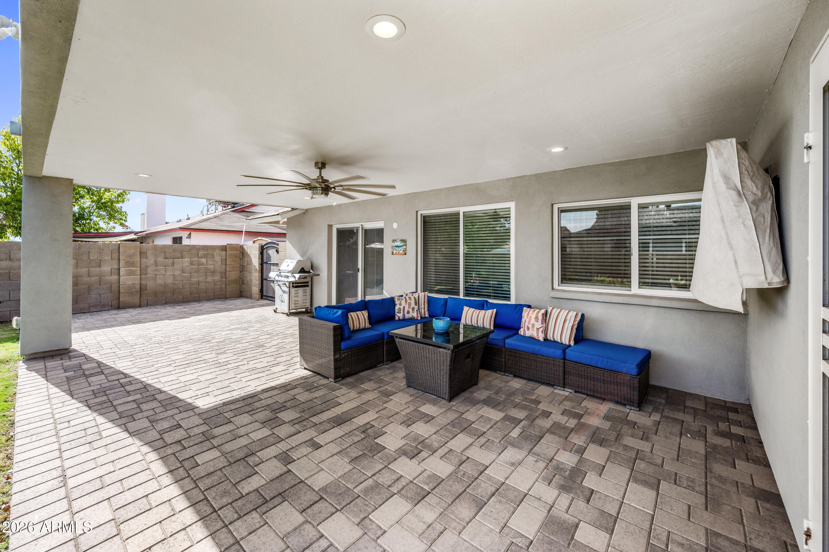 1105 W MESETO Avenue