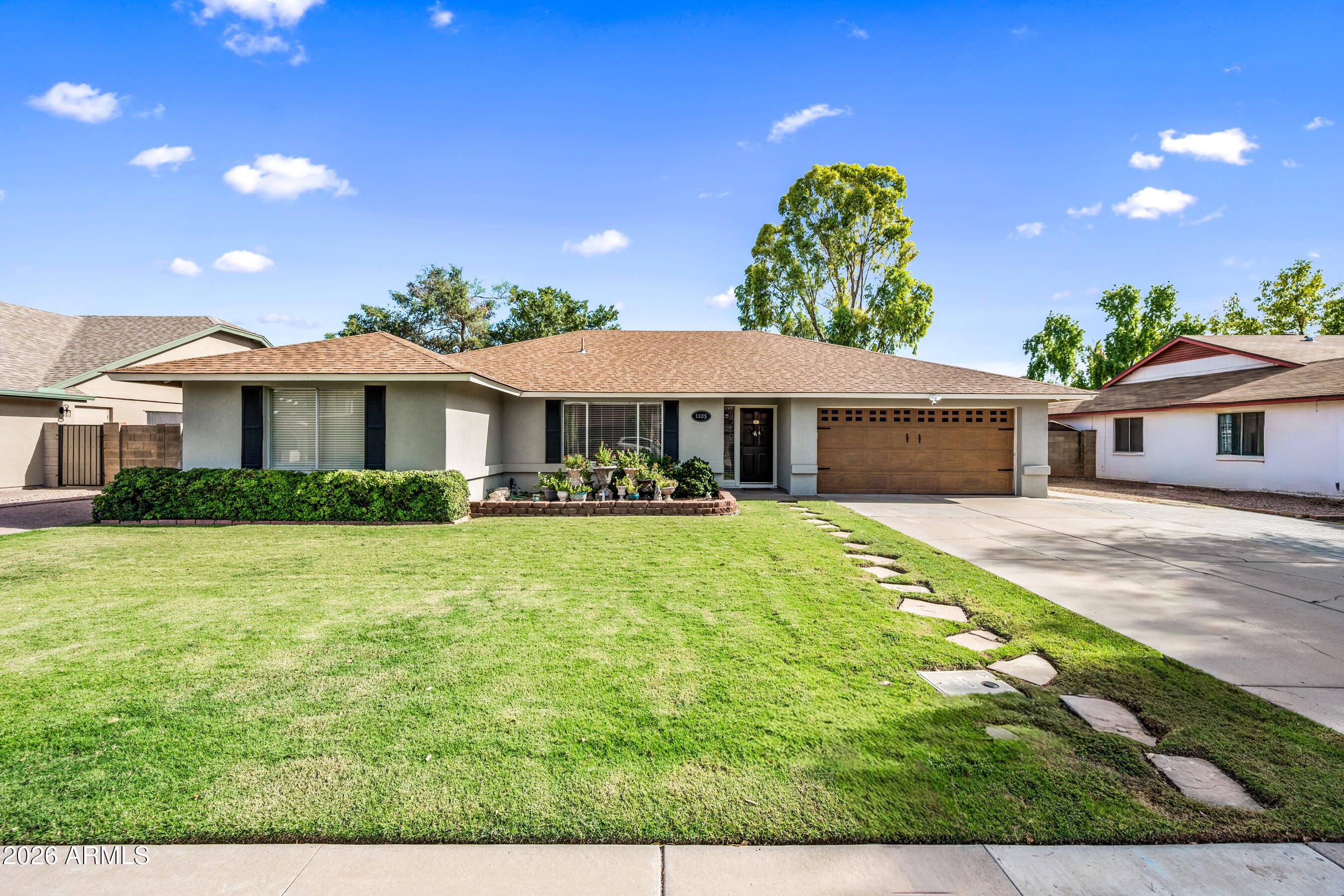 1105 W MESETO Avenue