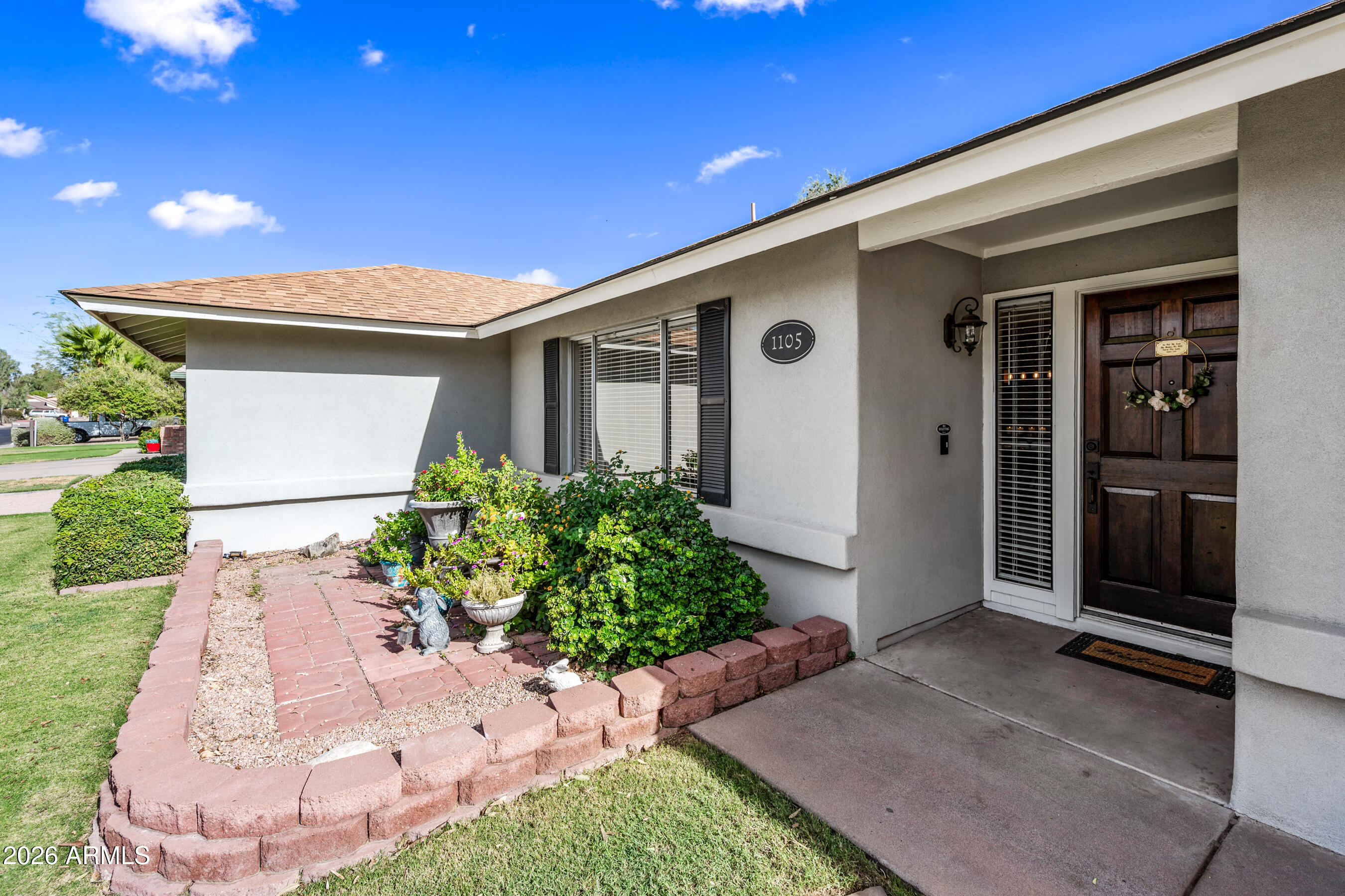 1105 W MESETO Avenue
