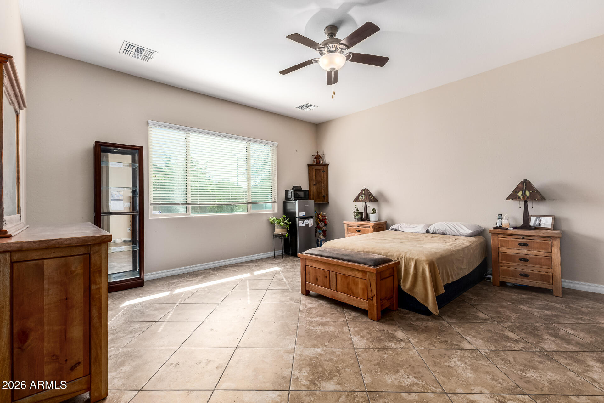 2441 E PENEDES Drive