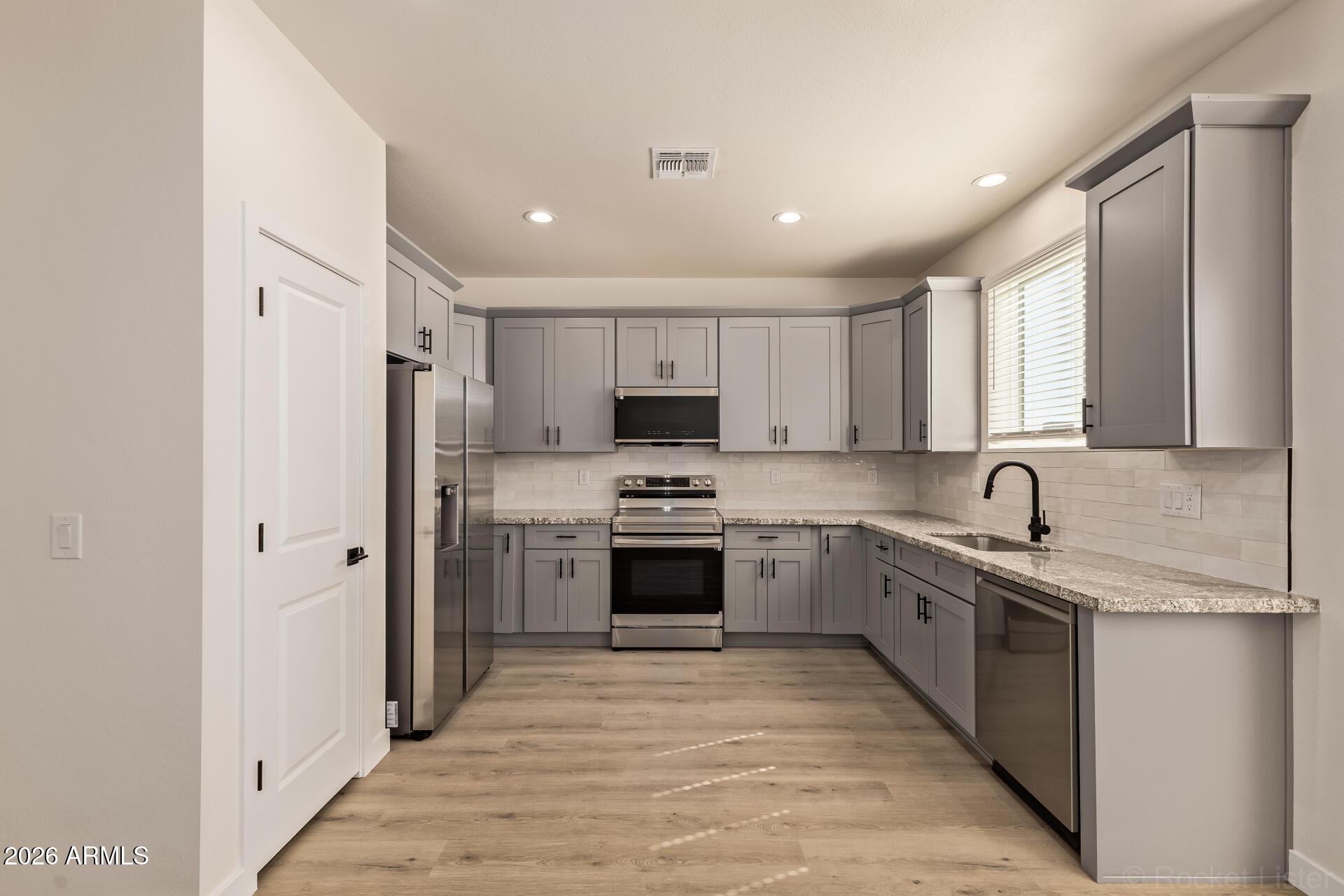 125 W LATONA Road