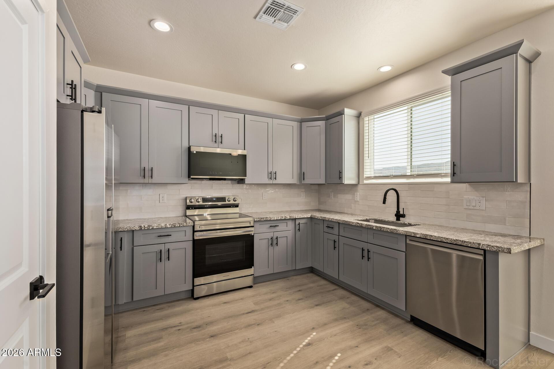 125 W LATONA Road
