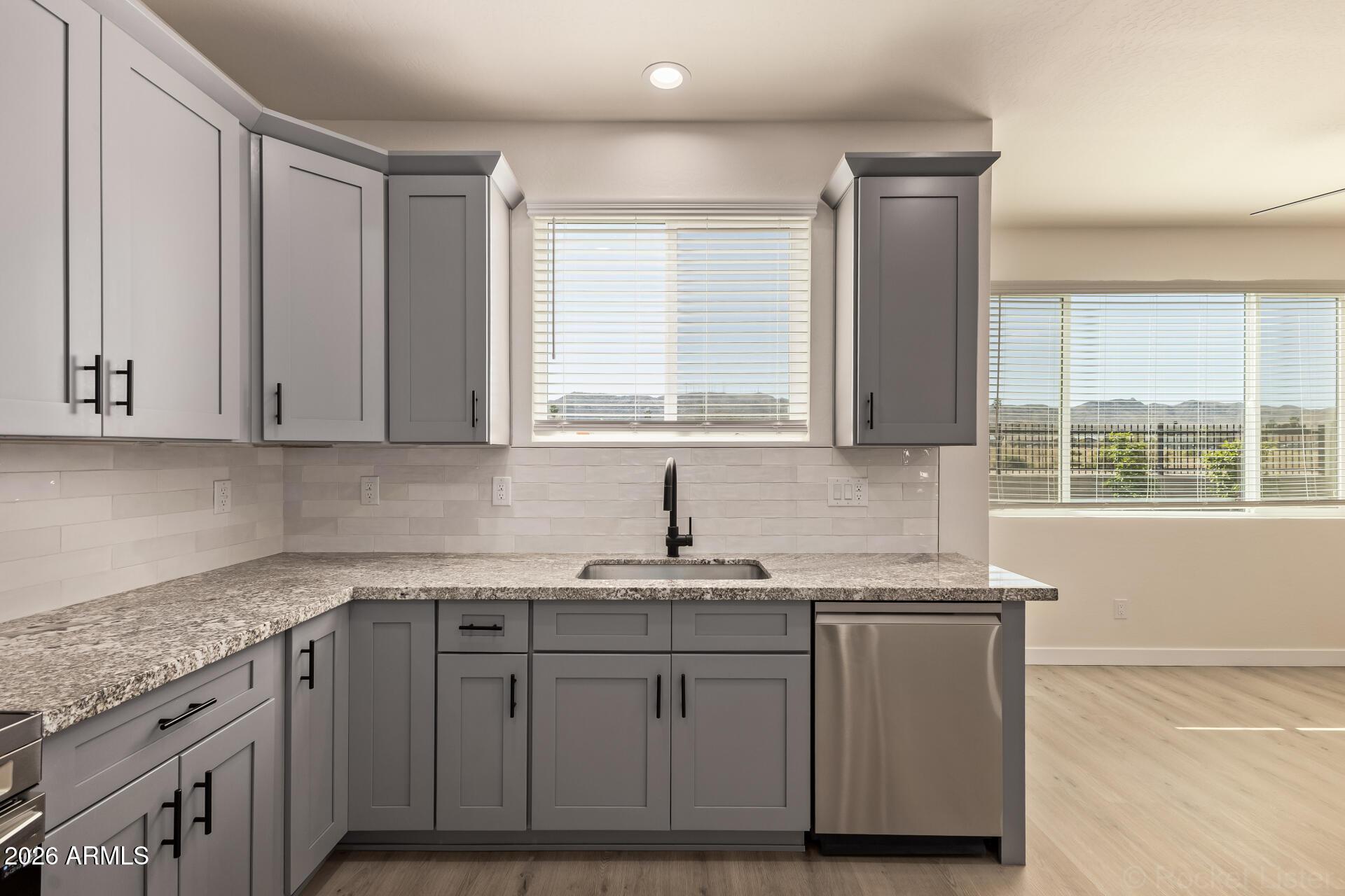 125 W LATONA Road