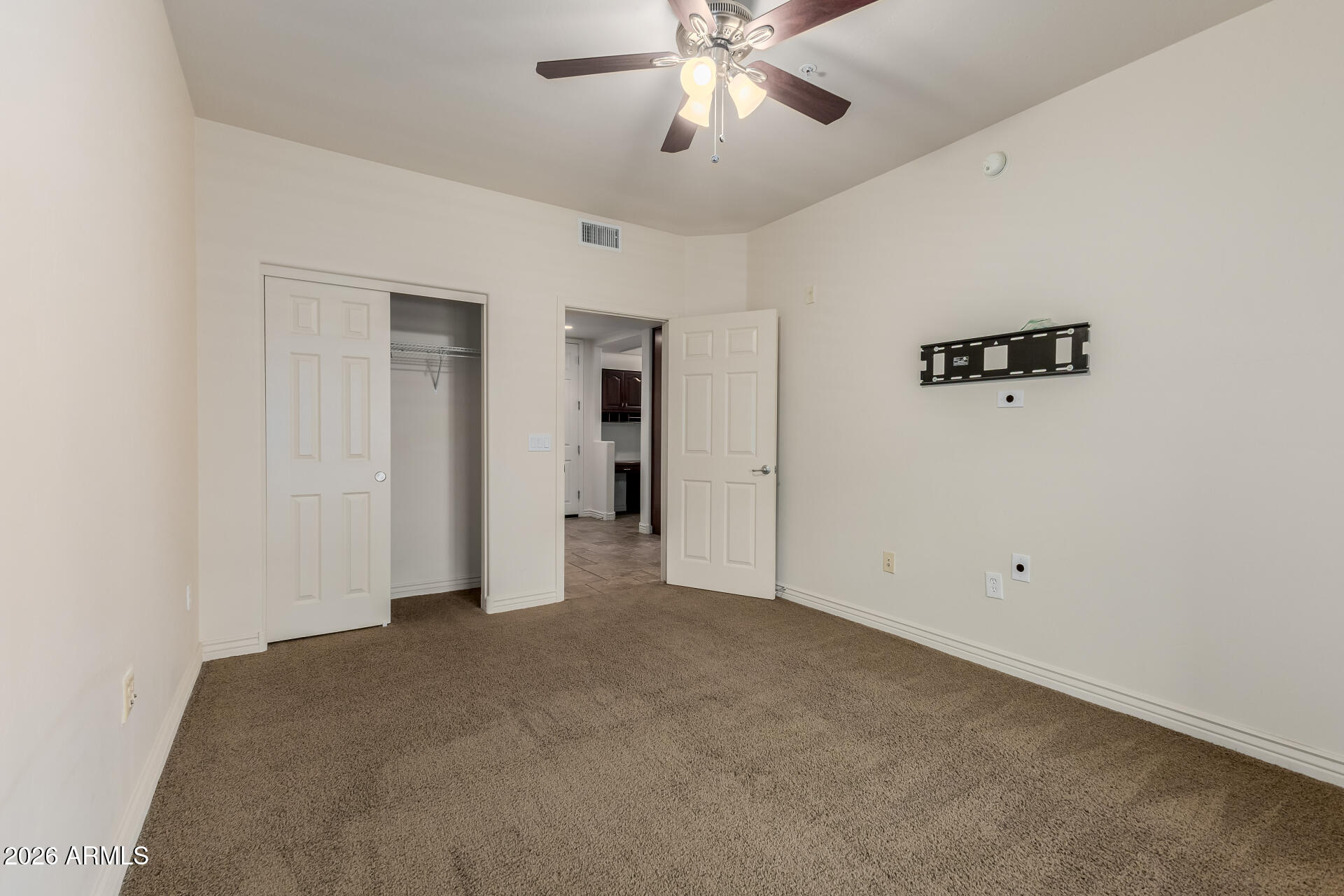 5450 E DEER VALLEY Drive 3019