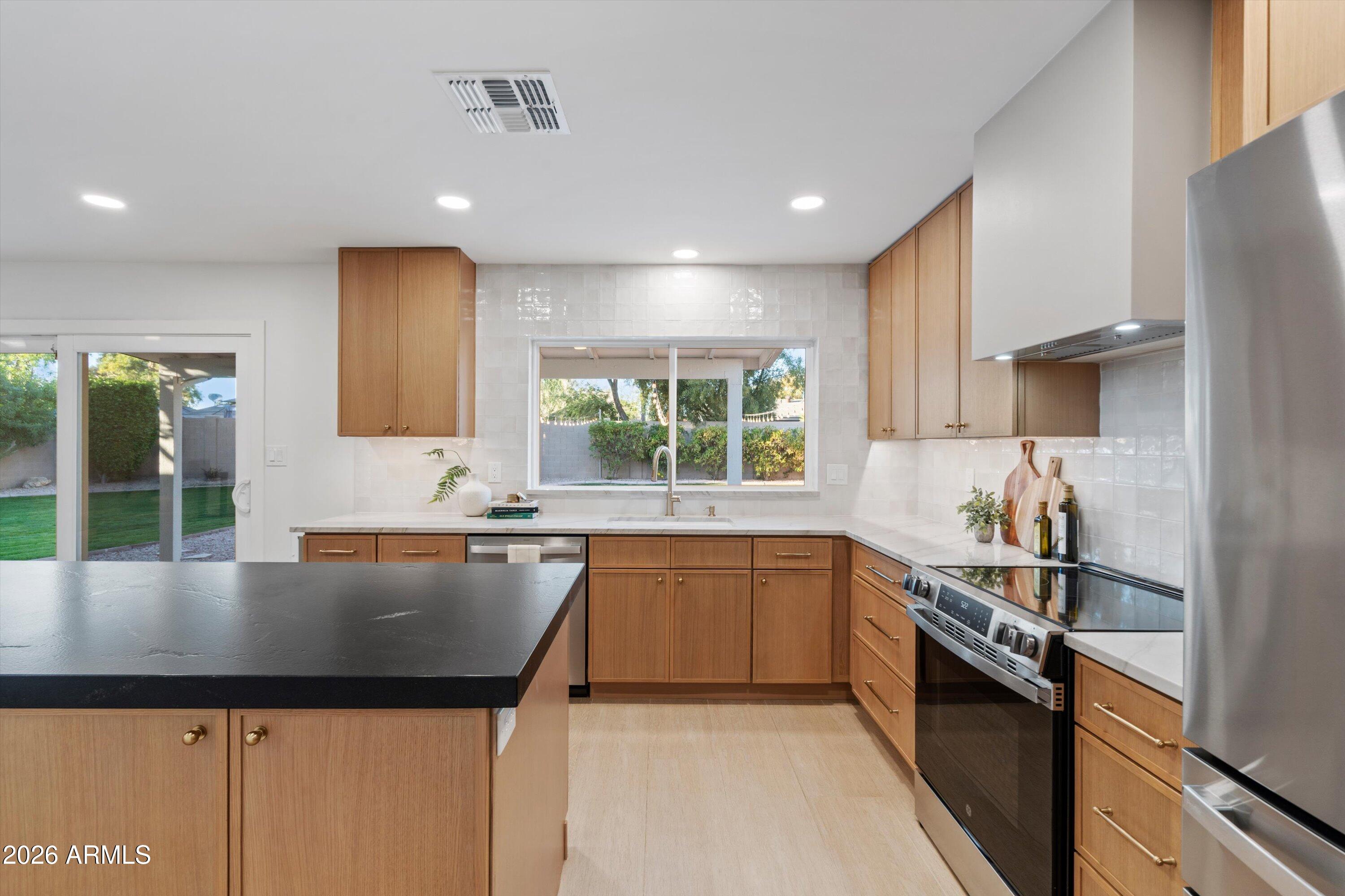 5010 E DAHLIA Drive
