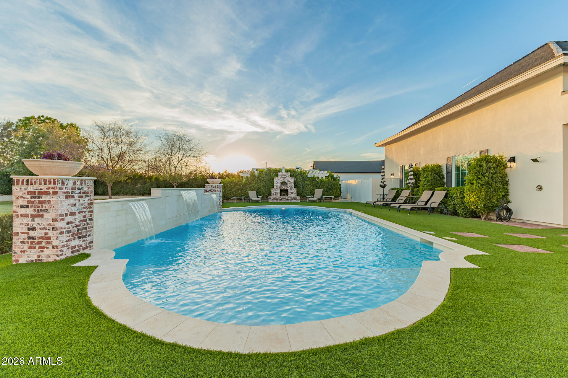 2035 E HAVEN Circle S