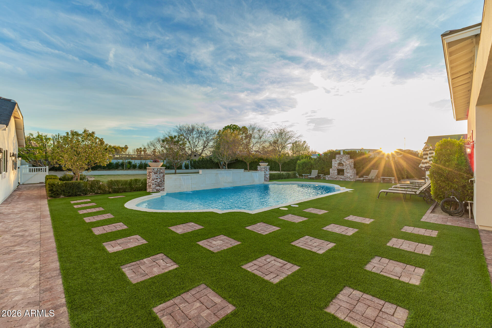 2035 E HAVEN Circle S