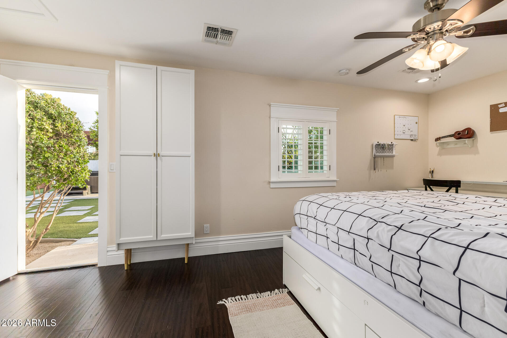 2035 E HAVEN Circle S