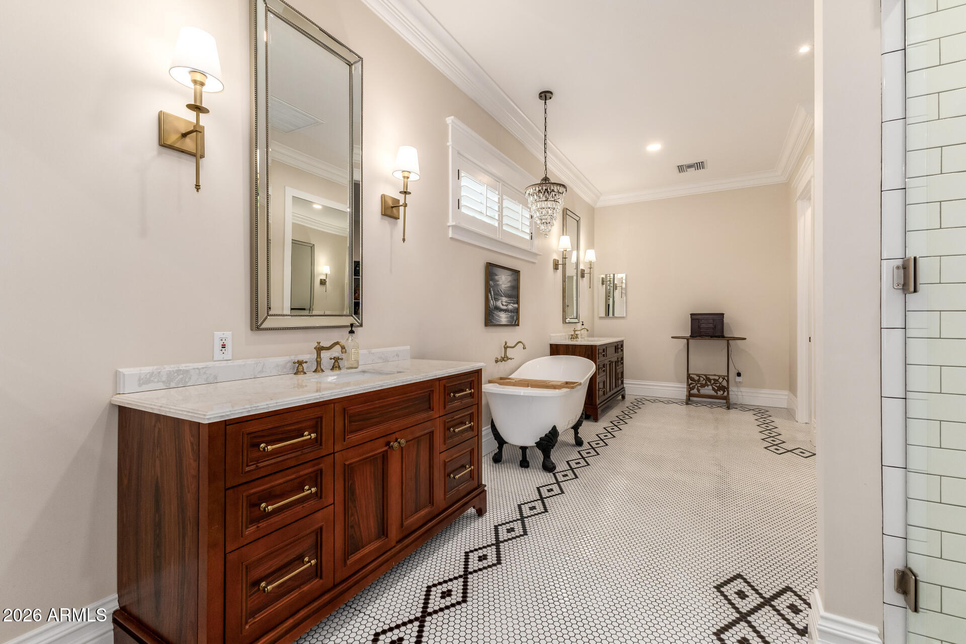 2035 E HAVEN Circle S