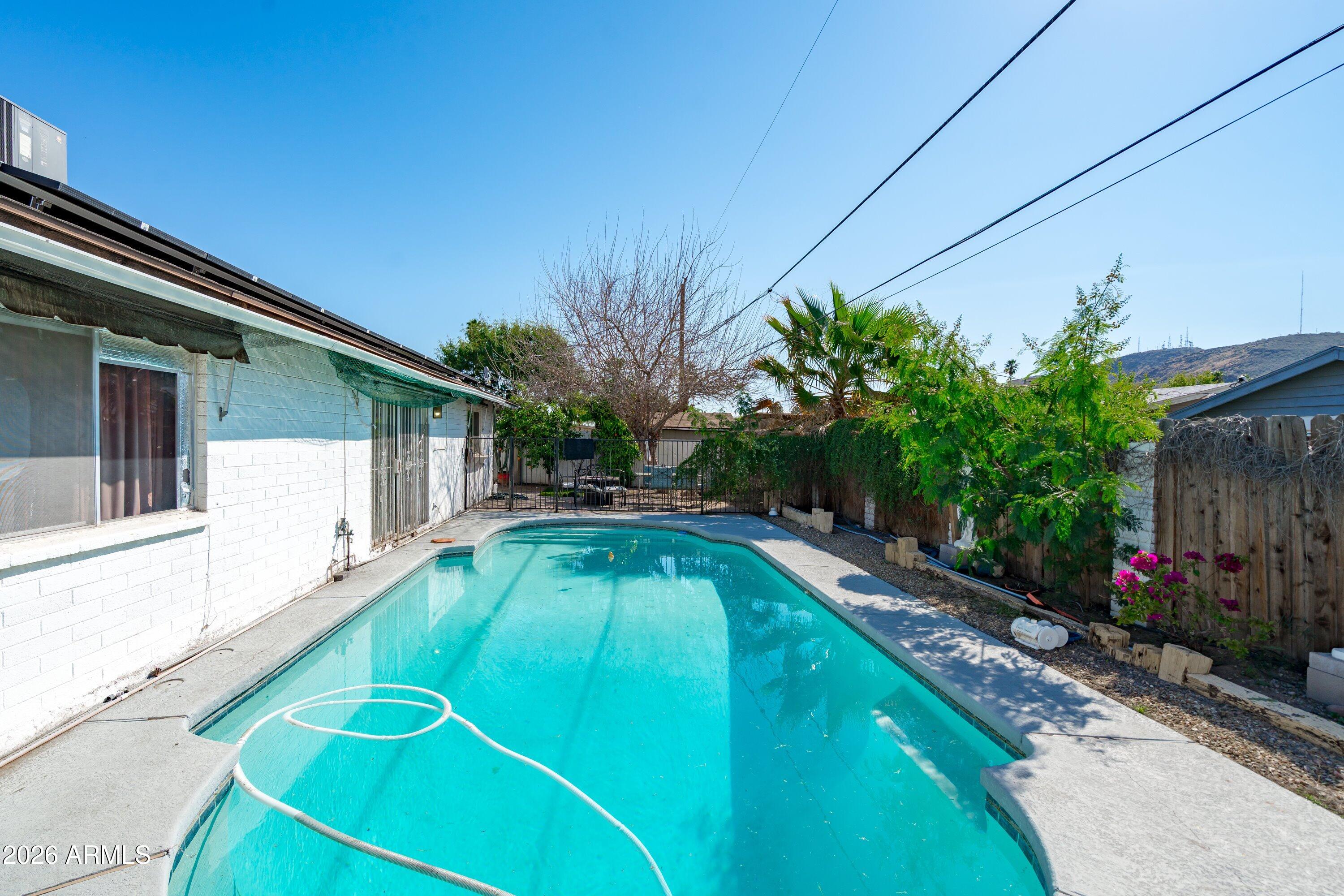 2143 W EUGIE Avenue