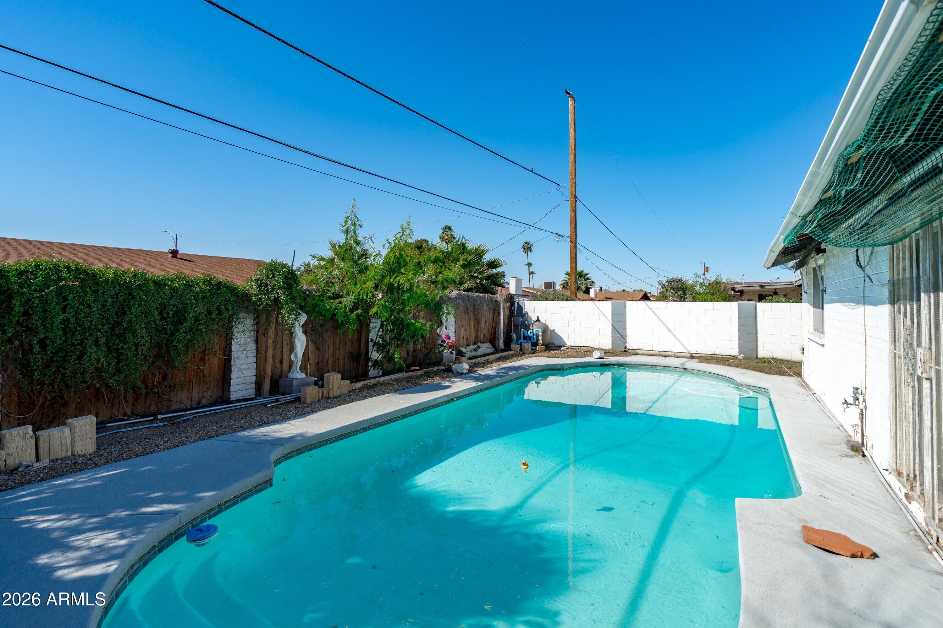 2143 W EUGIE Avenue