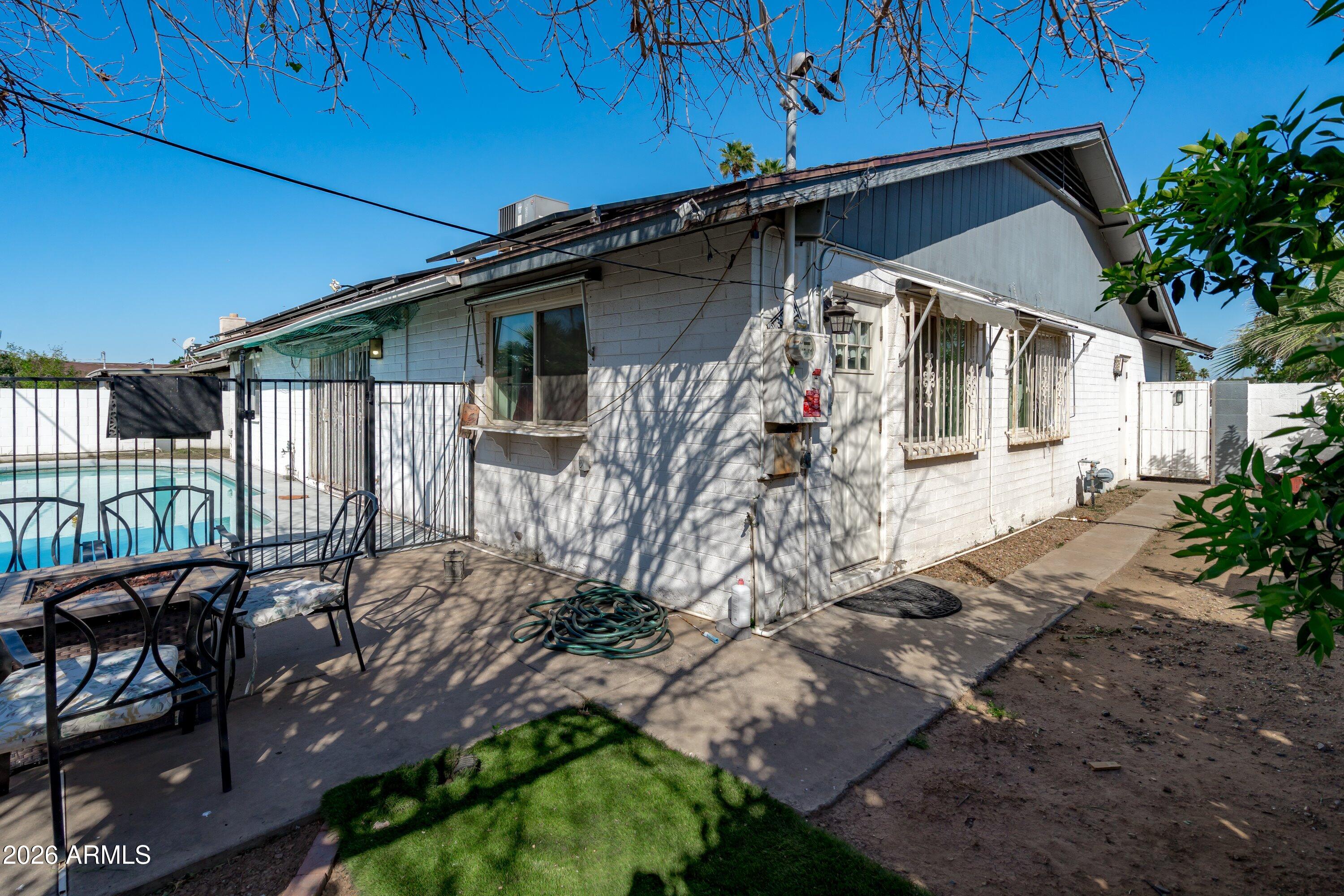 2143 W EUGIE Avenue
