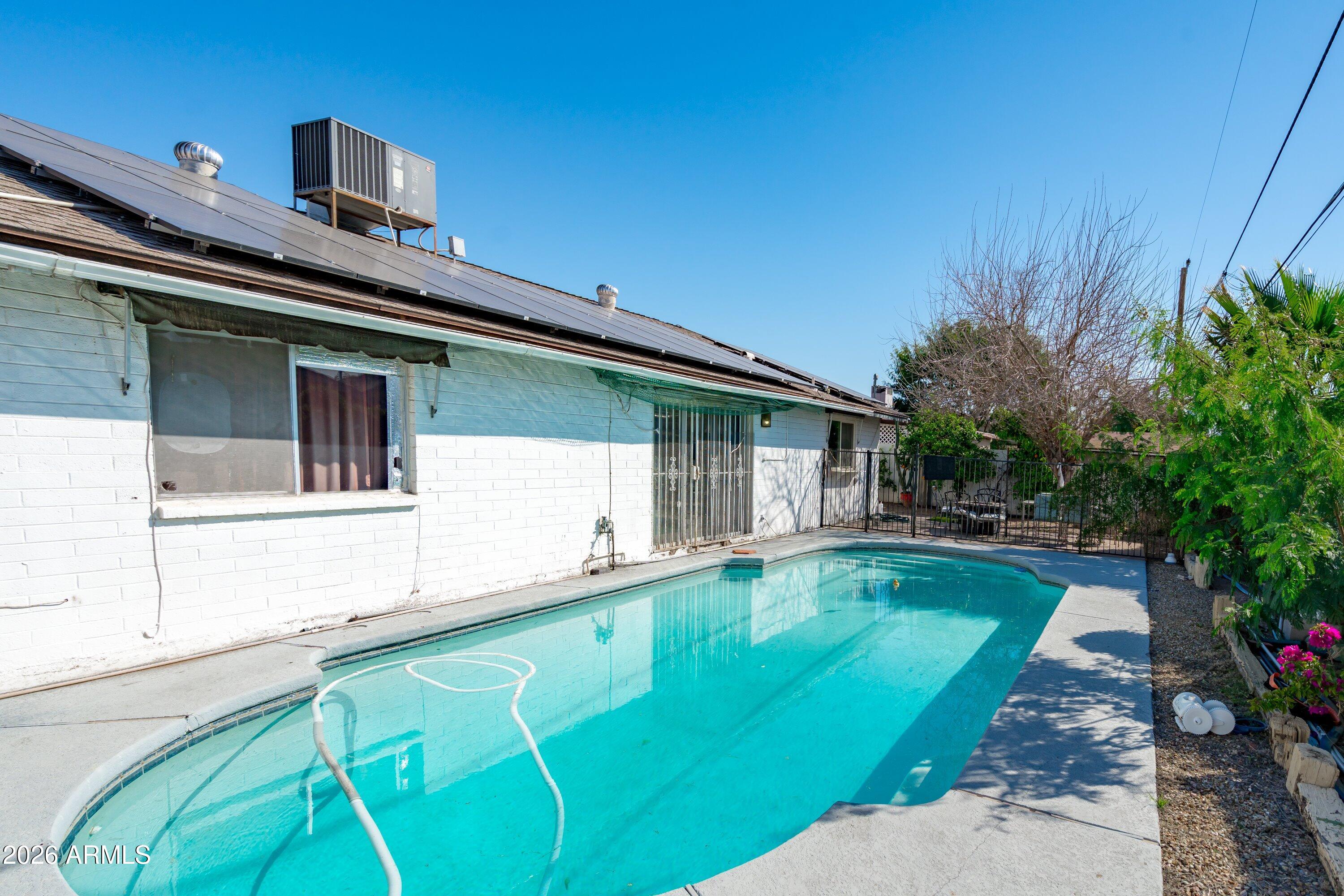 2143 W EUGIE Avenue