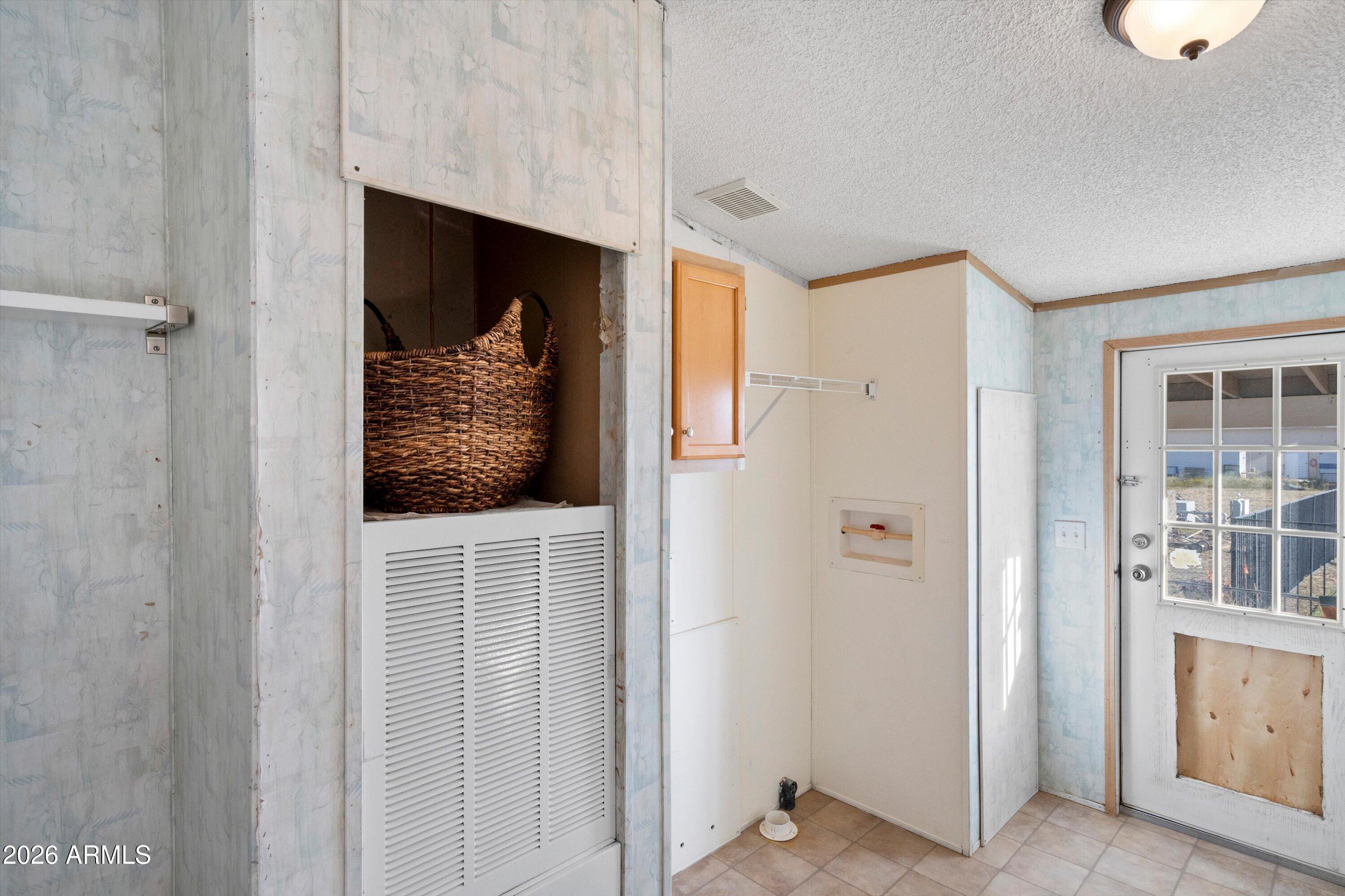 22547 W DUANE Lane