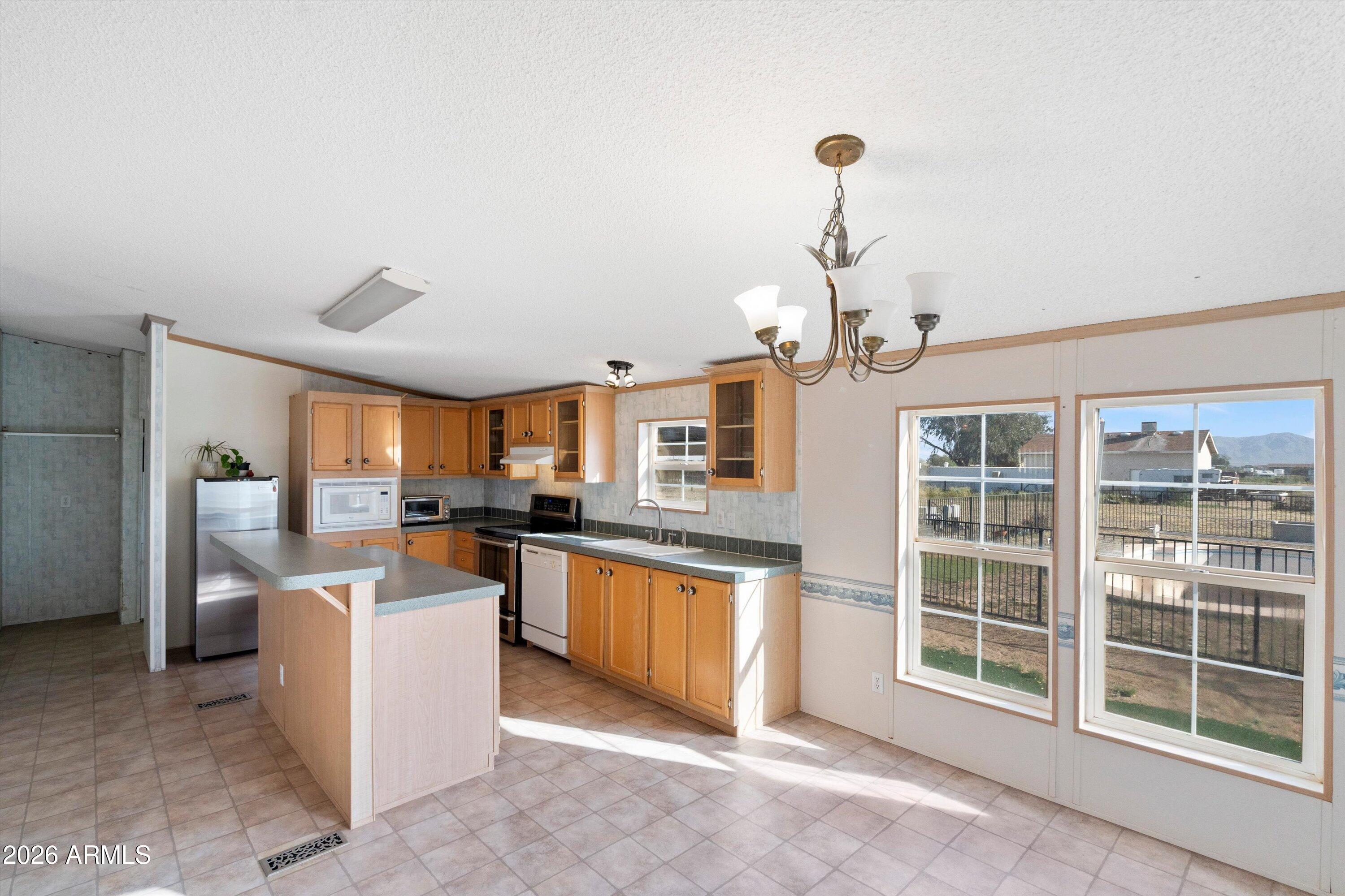 22547 W DUANE Lane