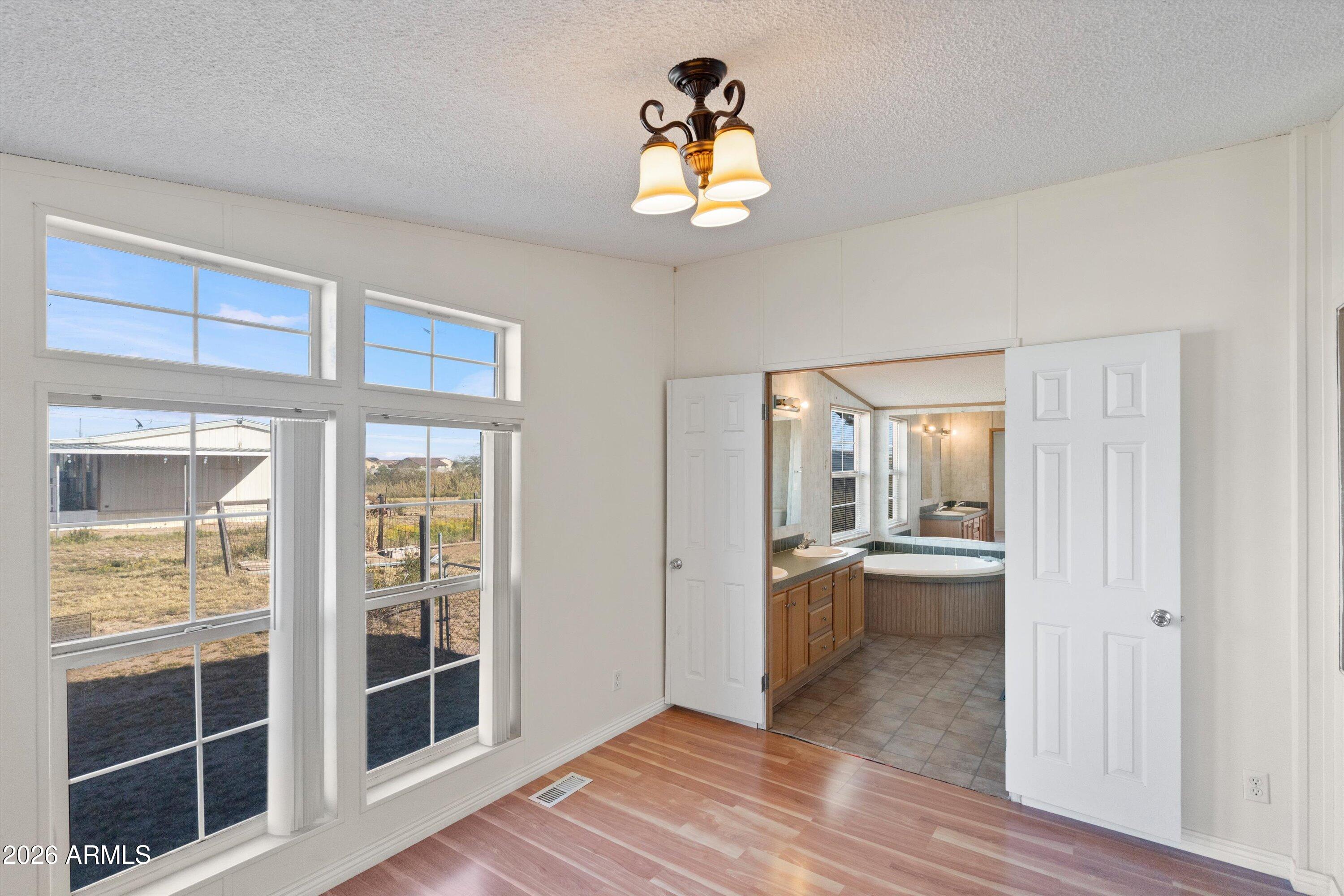 22547 W DUANE Lane