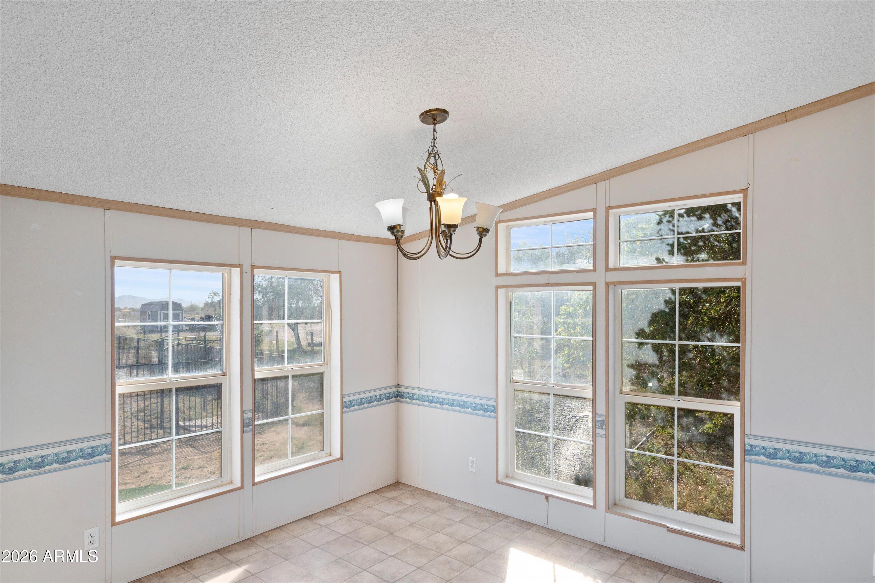 22547 W DUANE Lane