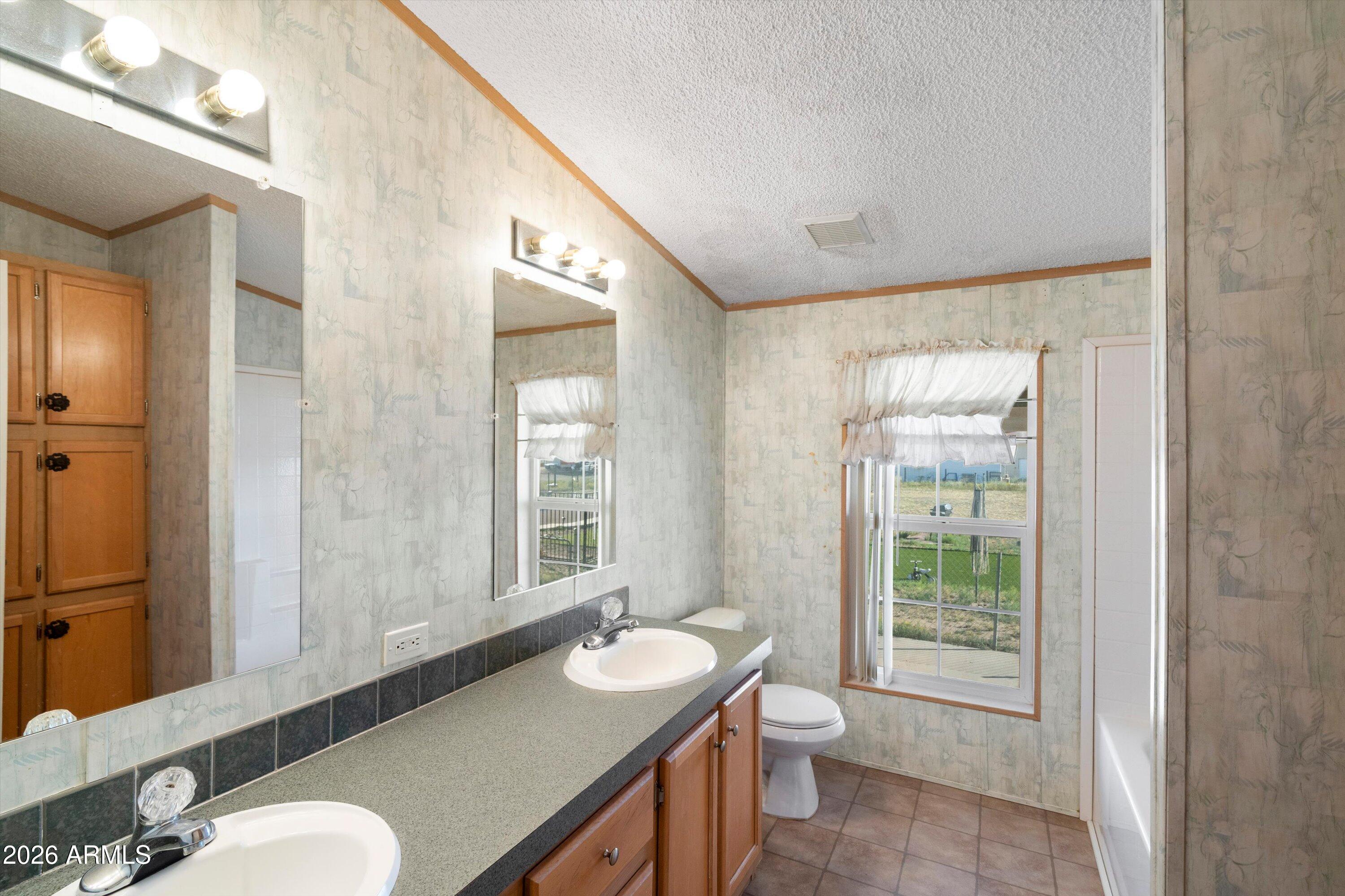 22547 W DUANE Lane