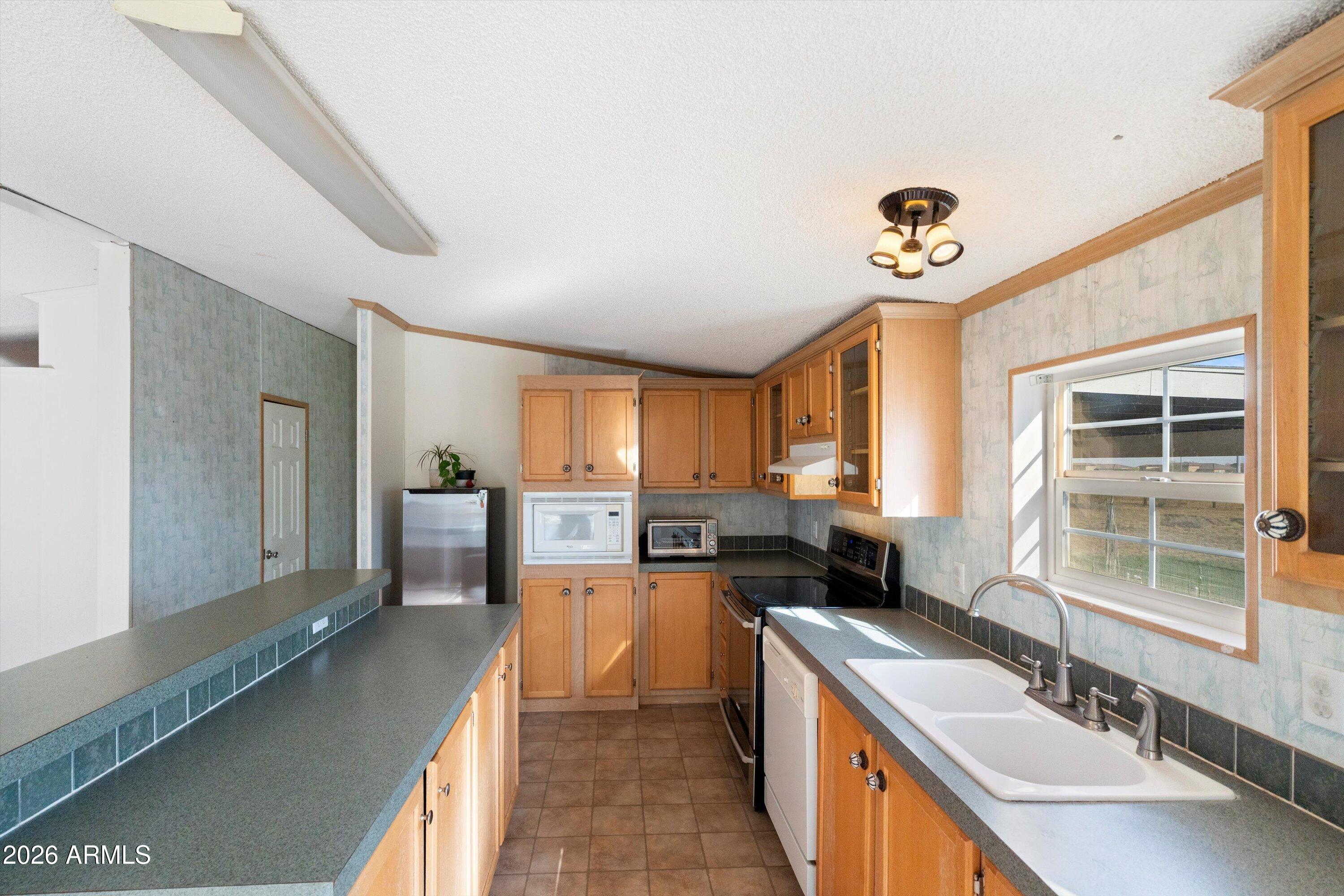 22547 W DUANE Lane