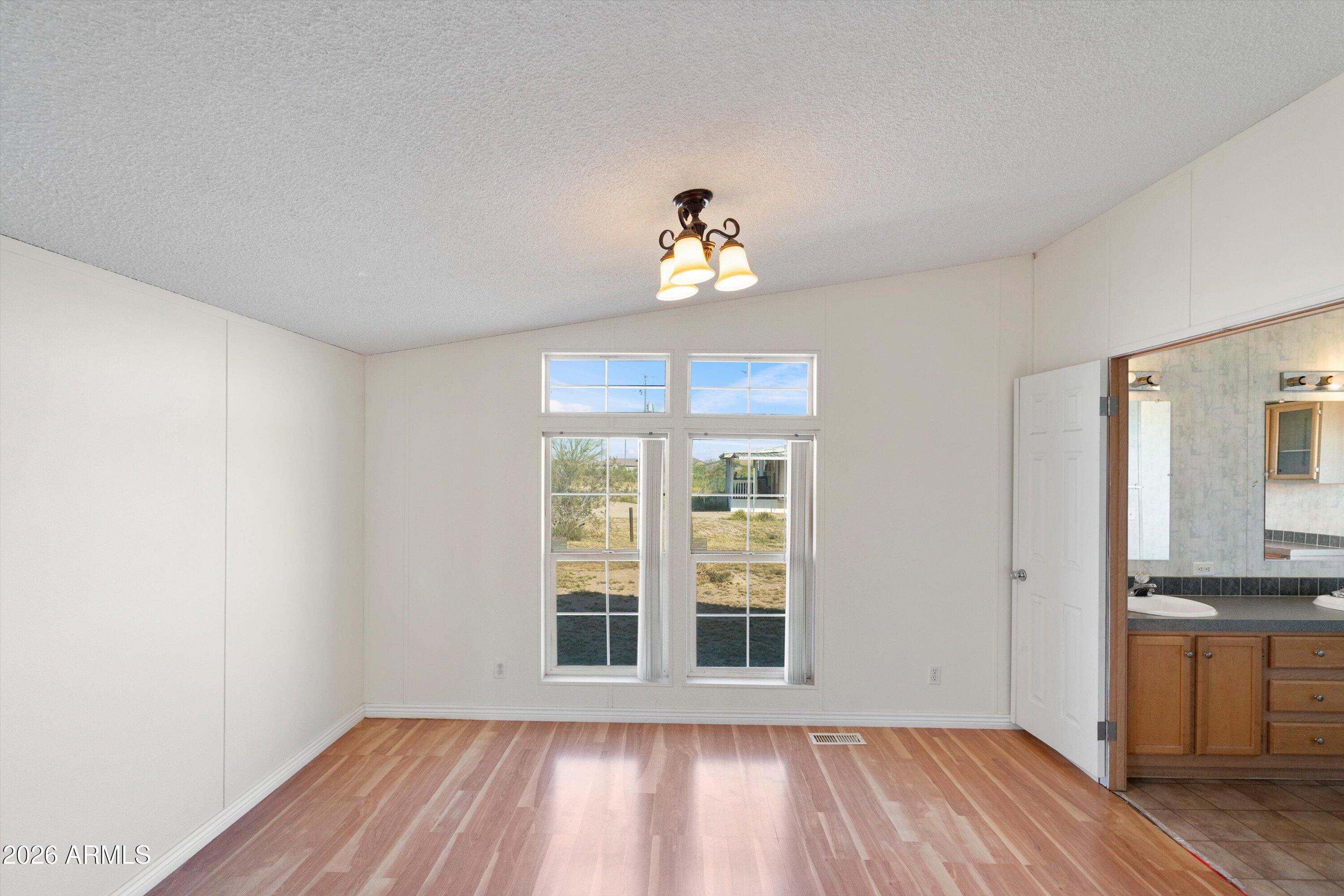22547 W DUANE Lane