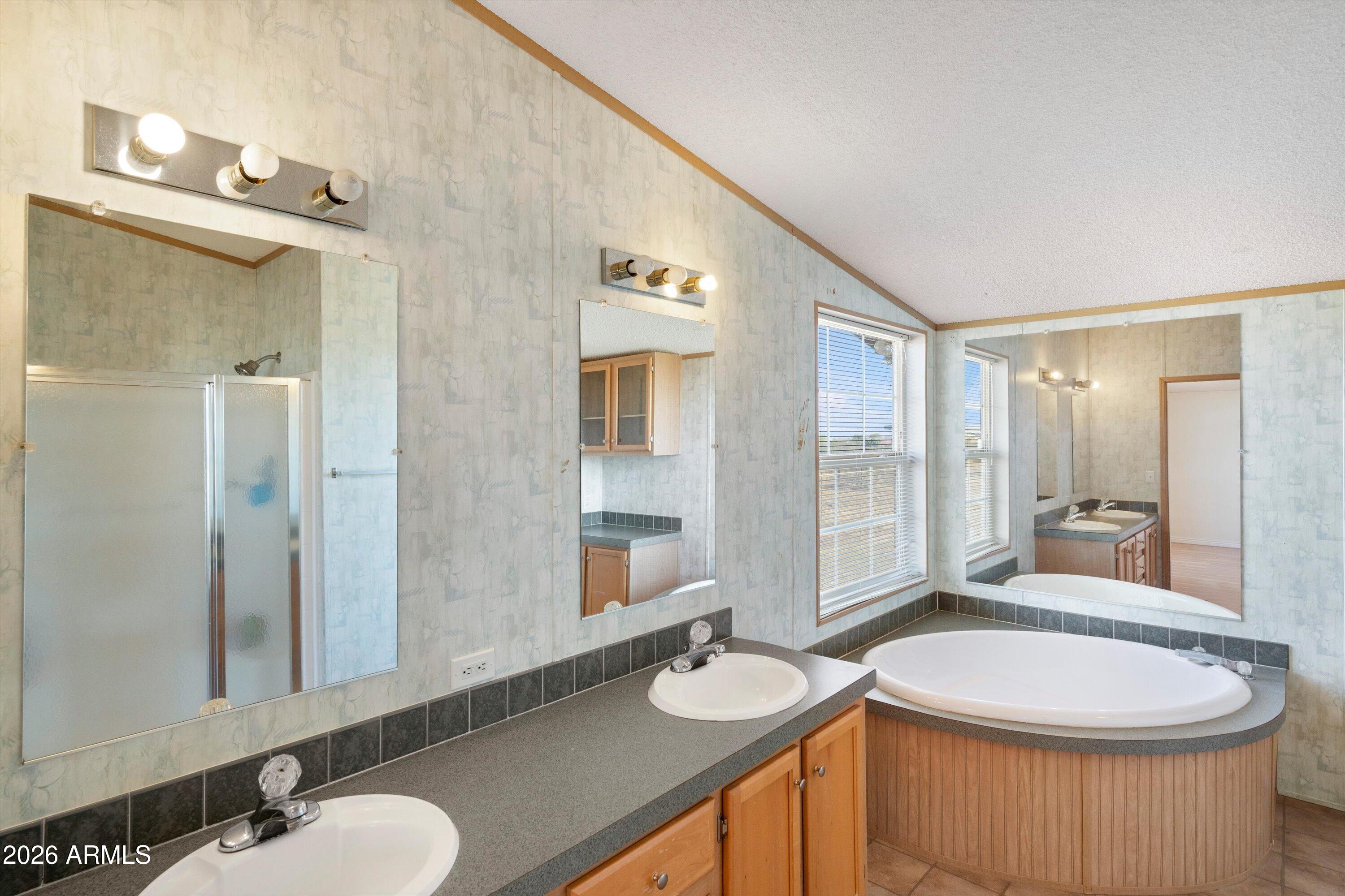22547 W DUANE Lane
