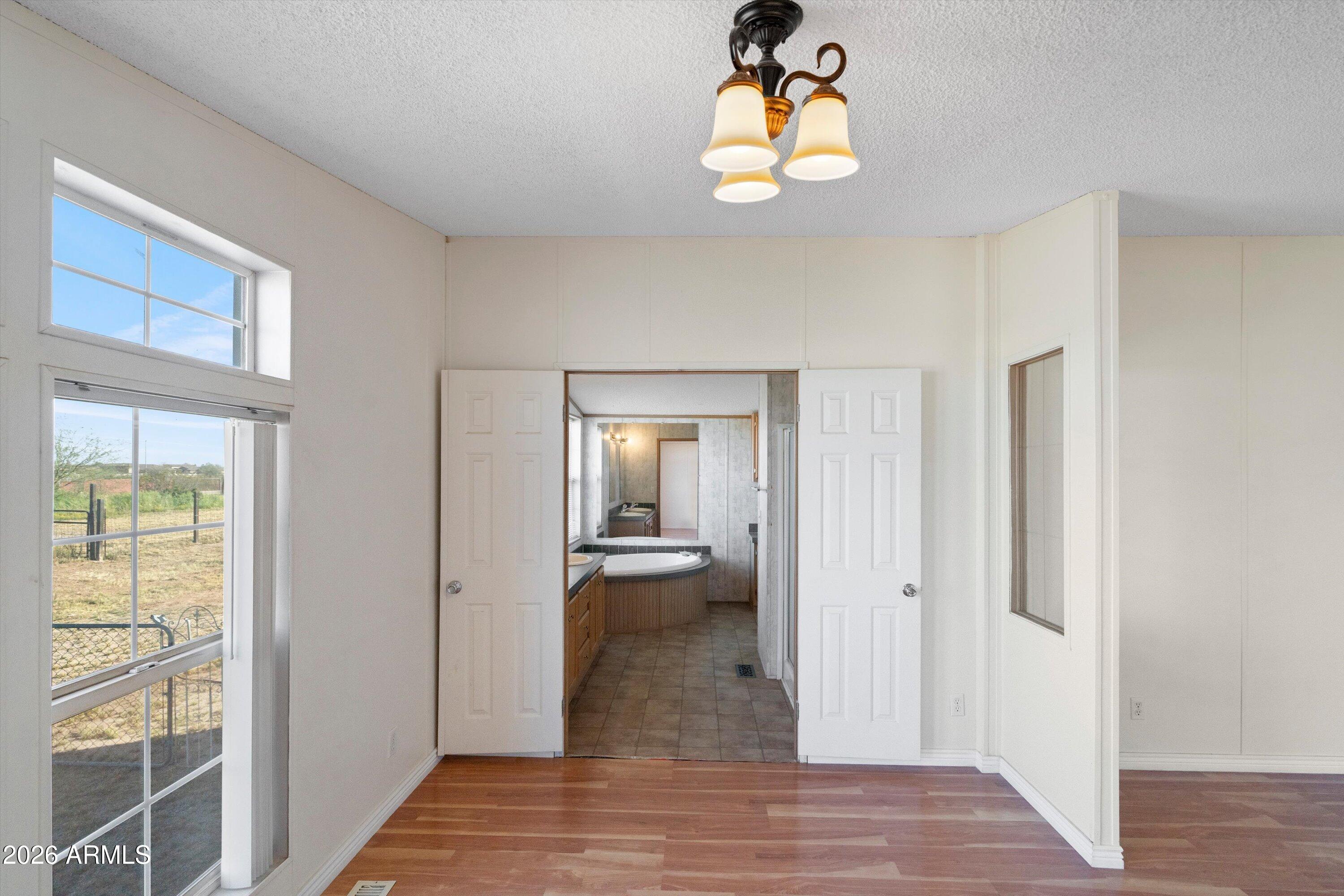22547 W DUANE Lane