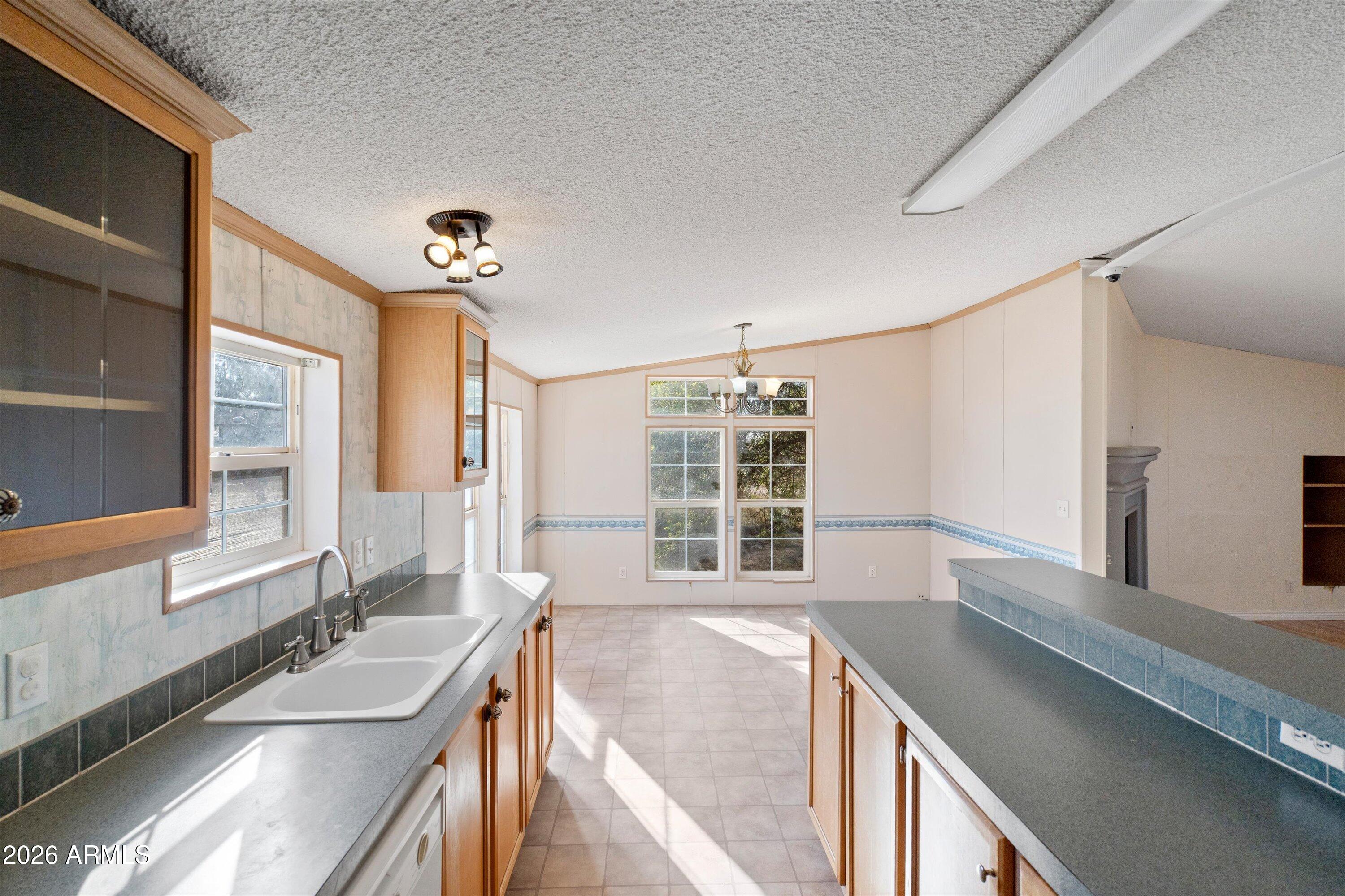 22547 W DUANE Lane