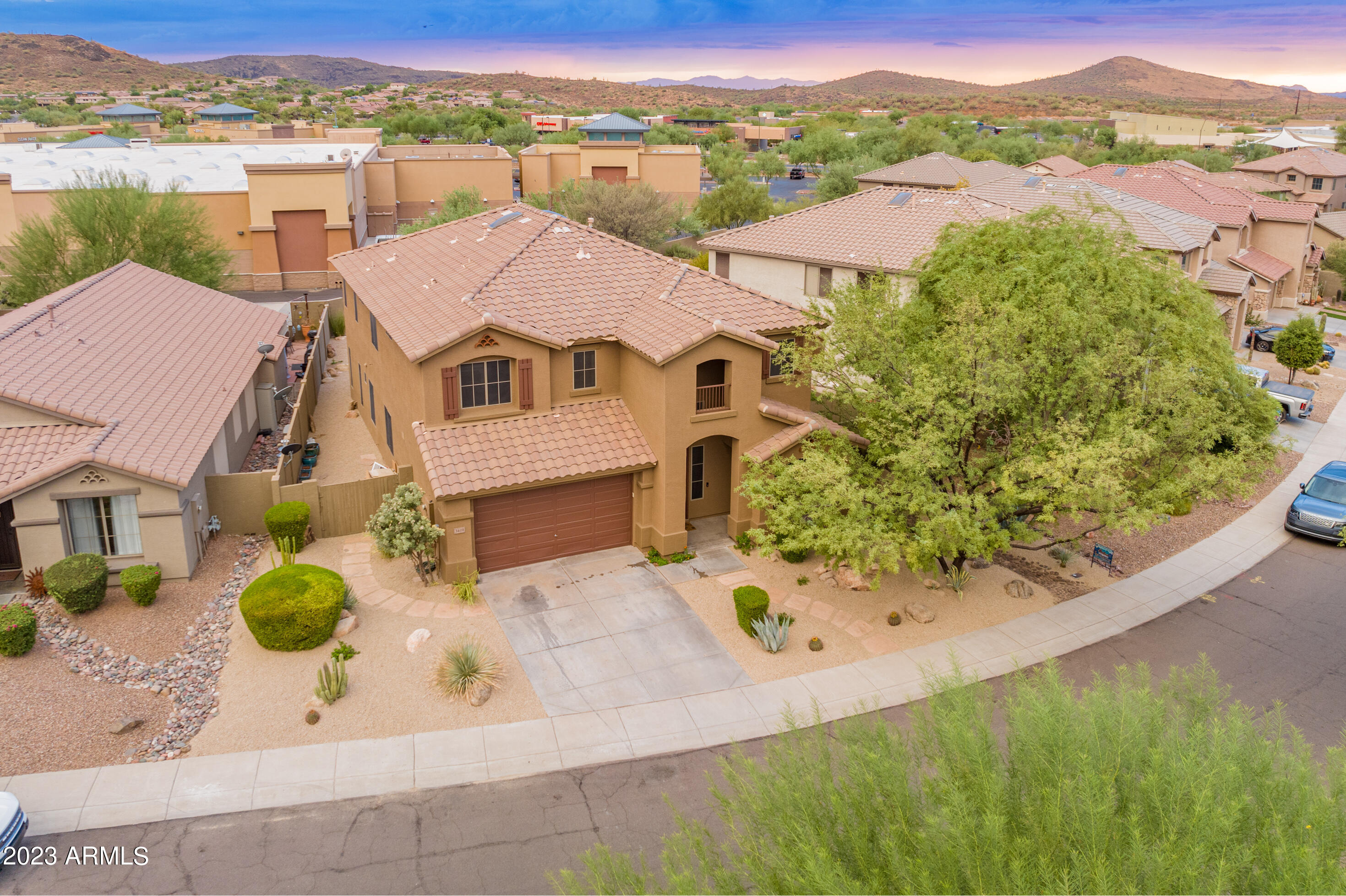 3419 W THOREAU Lane