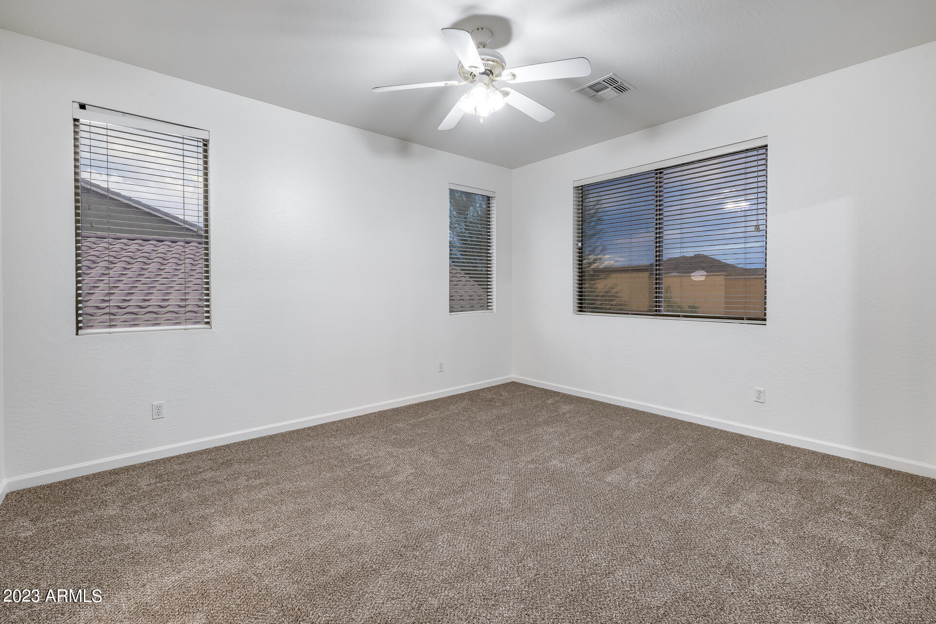 3419 W THOREAU Lane