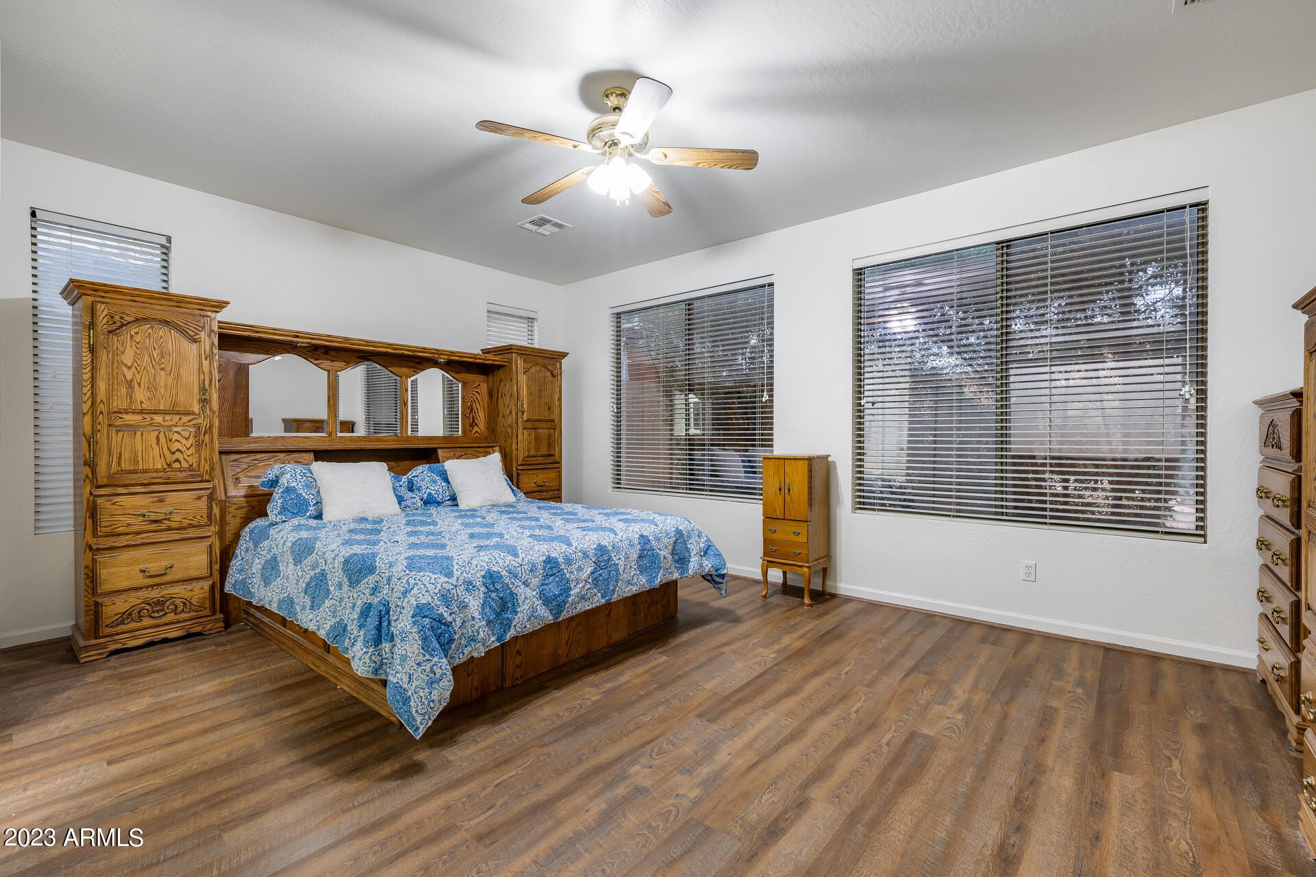 3419 W THOREAU Lane