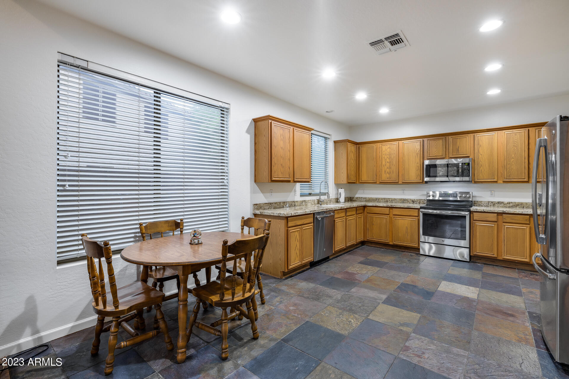 3419 W THOREAU Lane