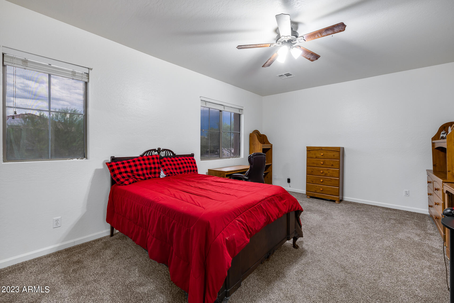 3419 W THOREAU Lane