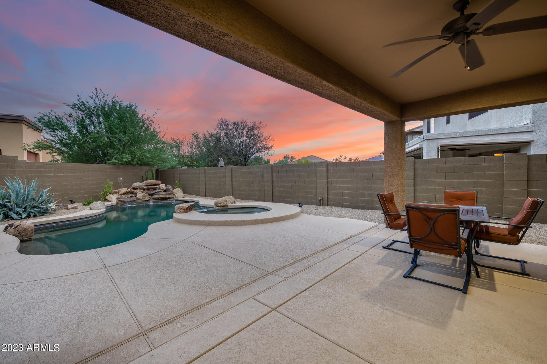 3419 W THOREAU Lane