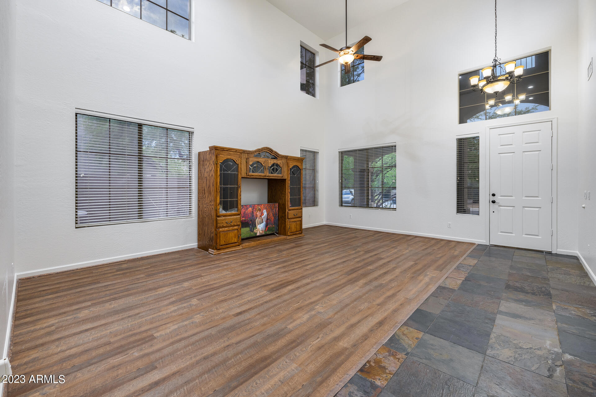 3419 W THOREAU Lane