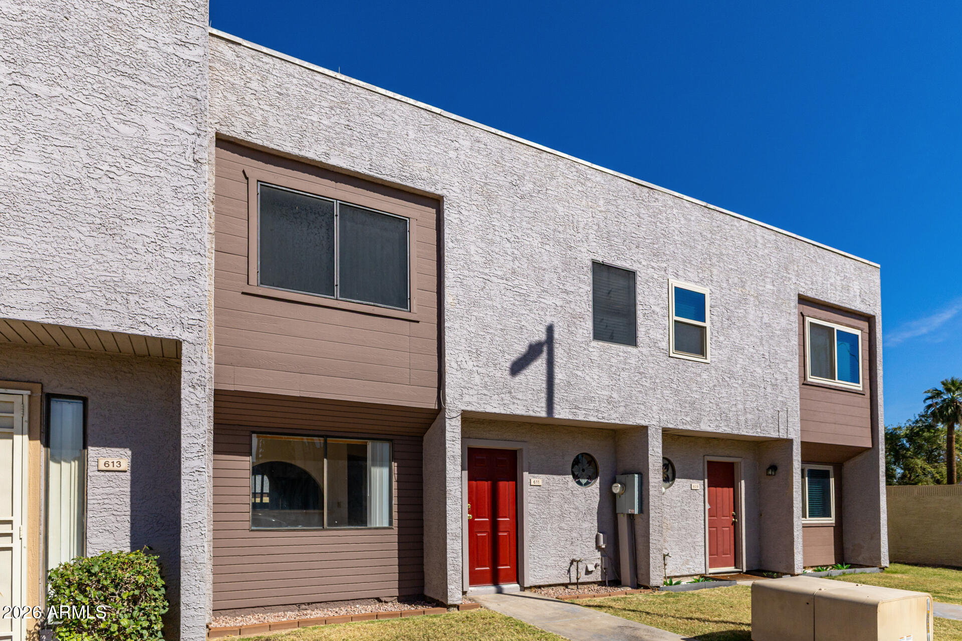 611 W 13TH Street