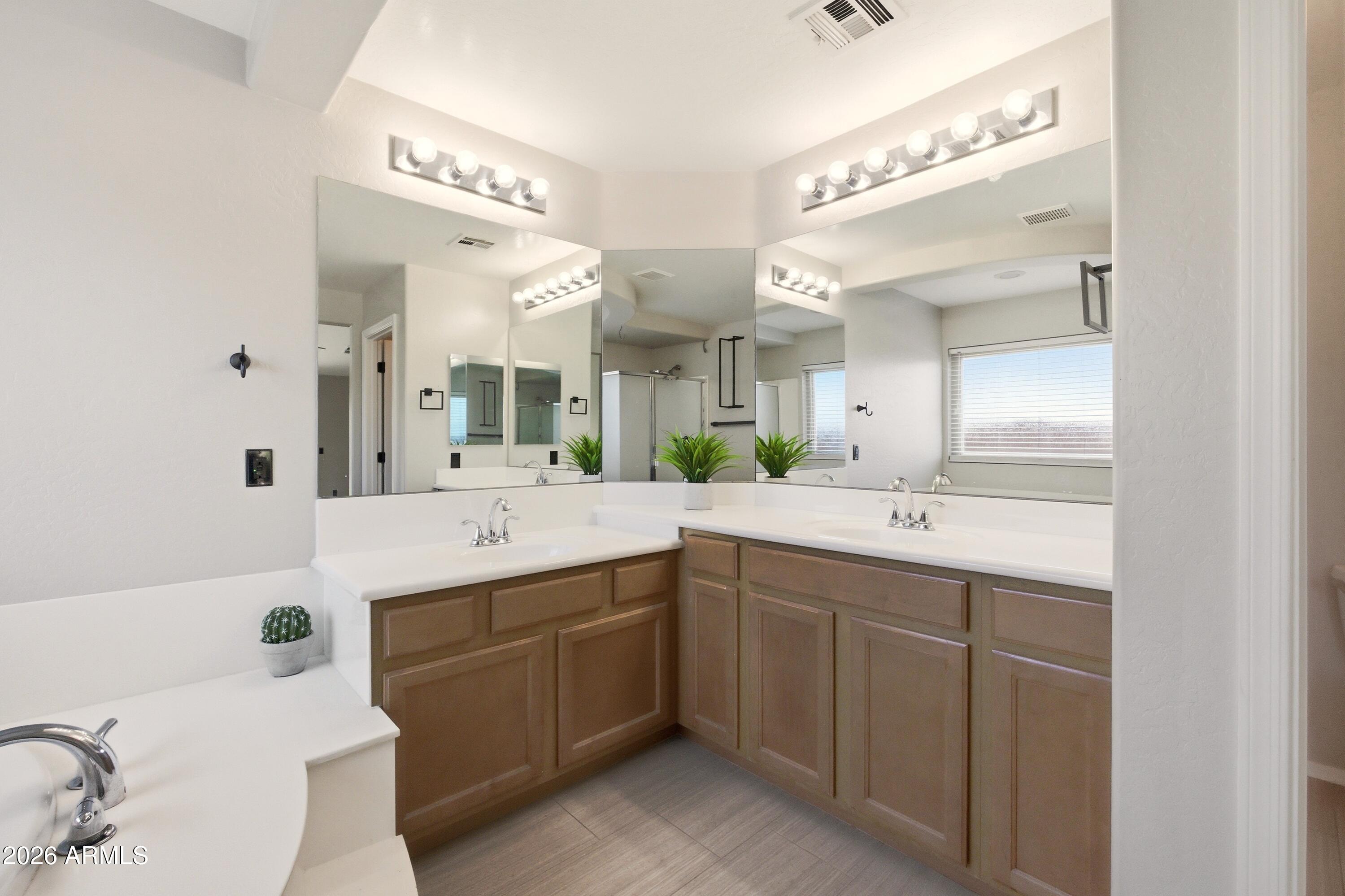 5009 W GWEN Street