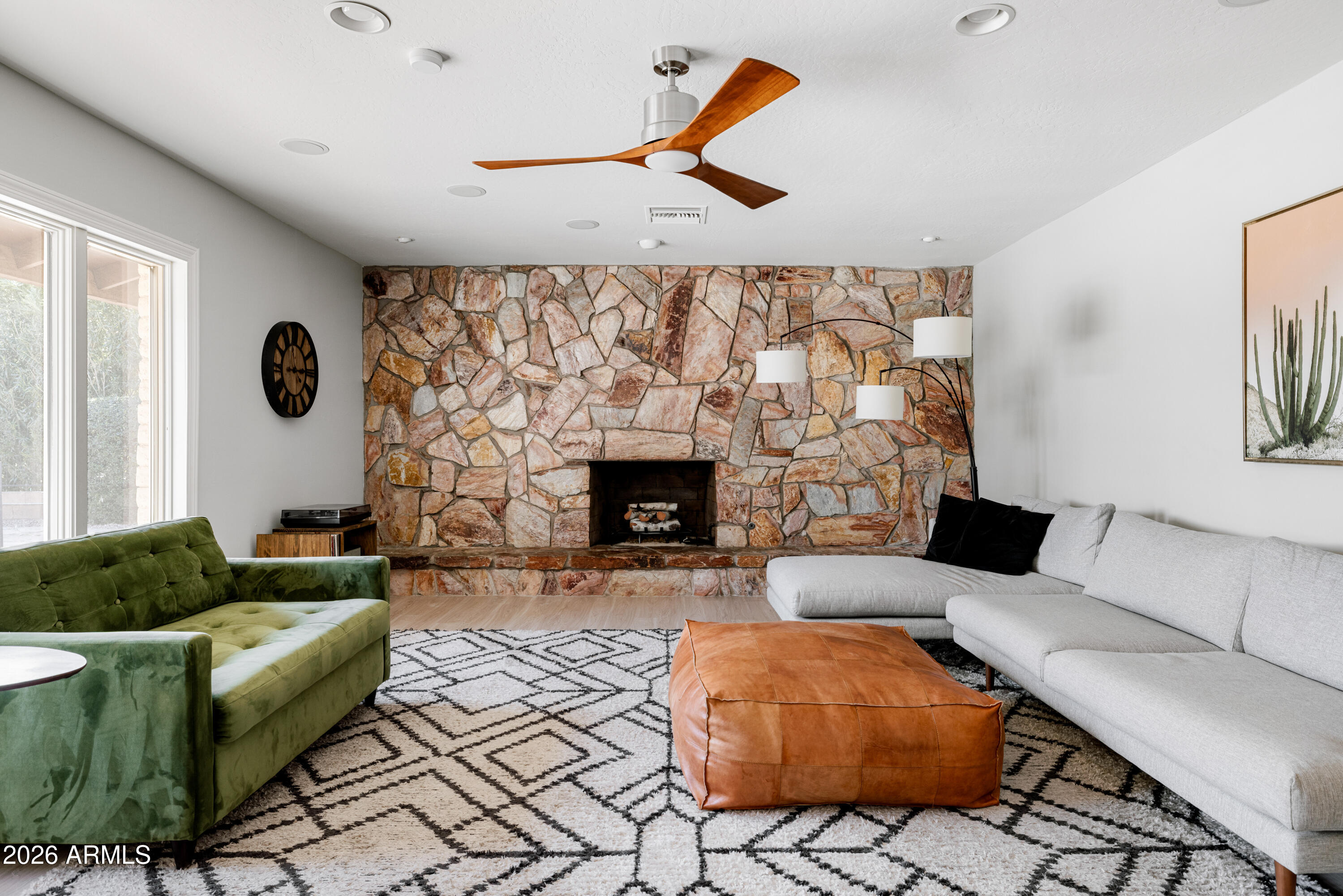 813 W GLENEAGLES Drive