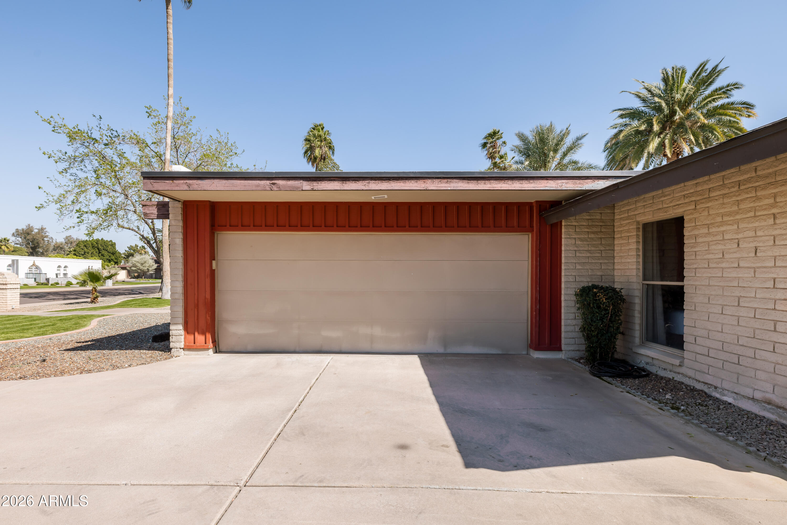 813 W GLENEAGLES Drive