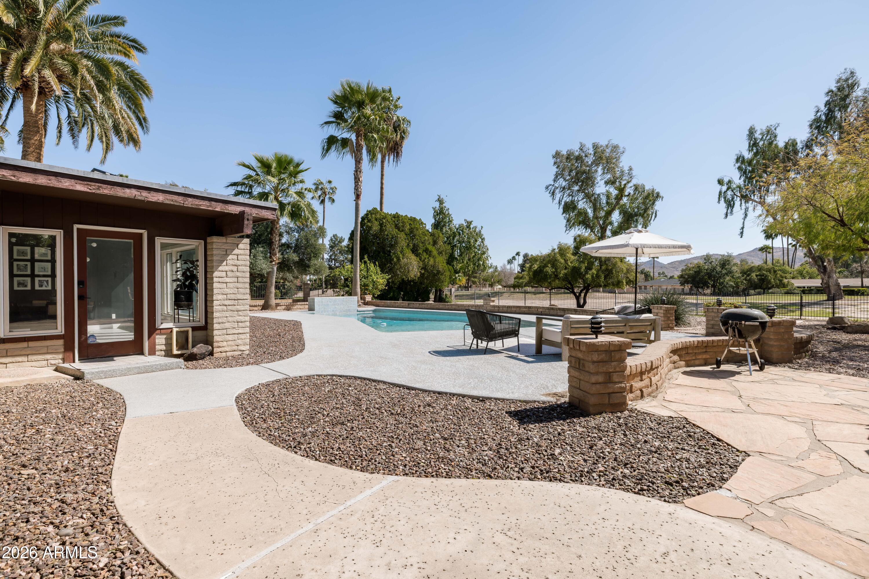 813 W GLENEAGLES Drive
