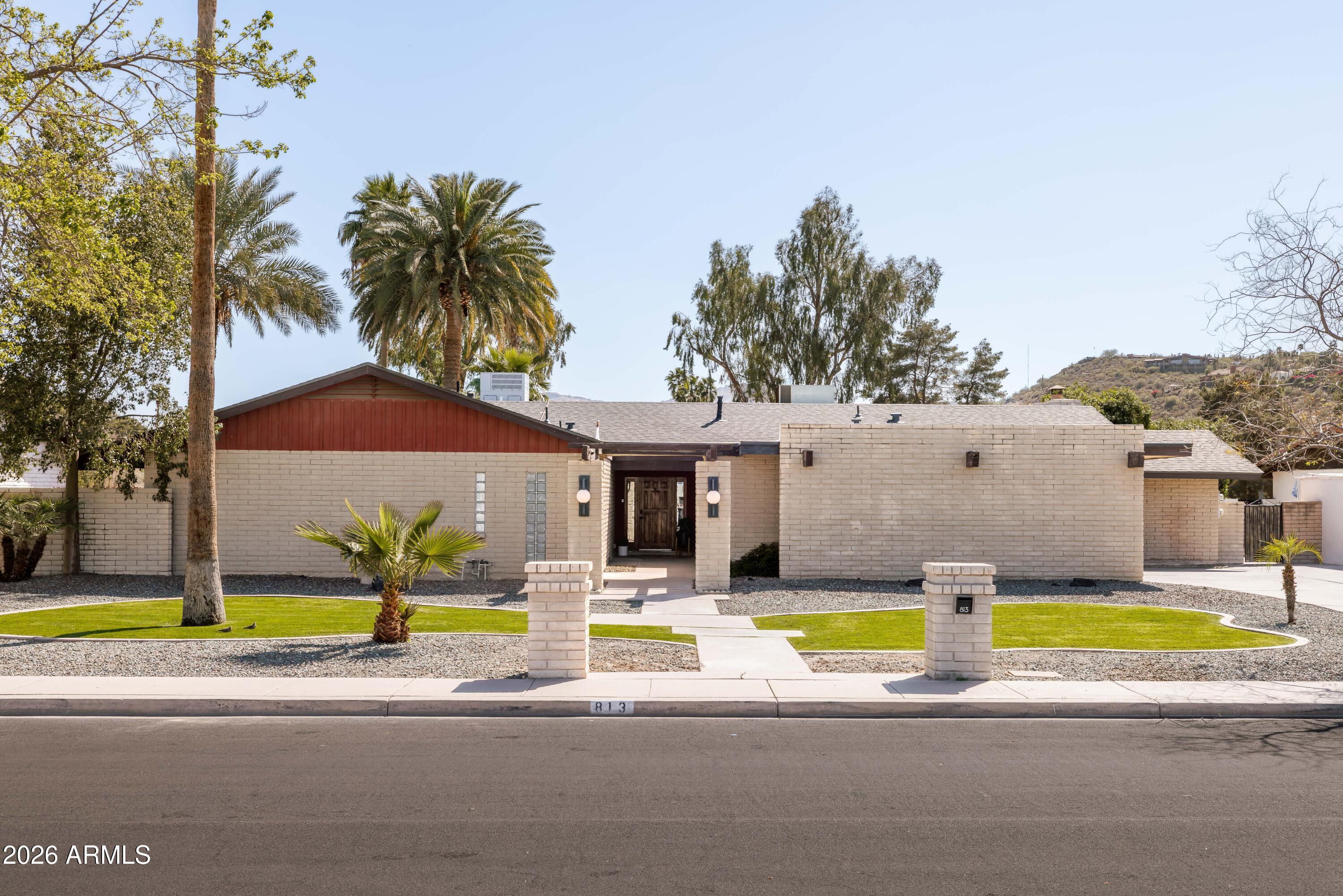 813 W GLENEAGLES Drive