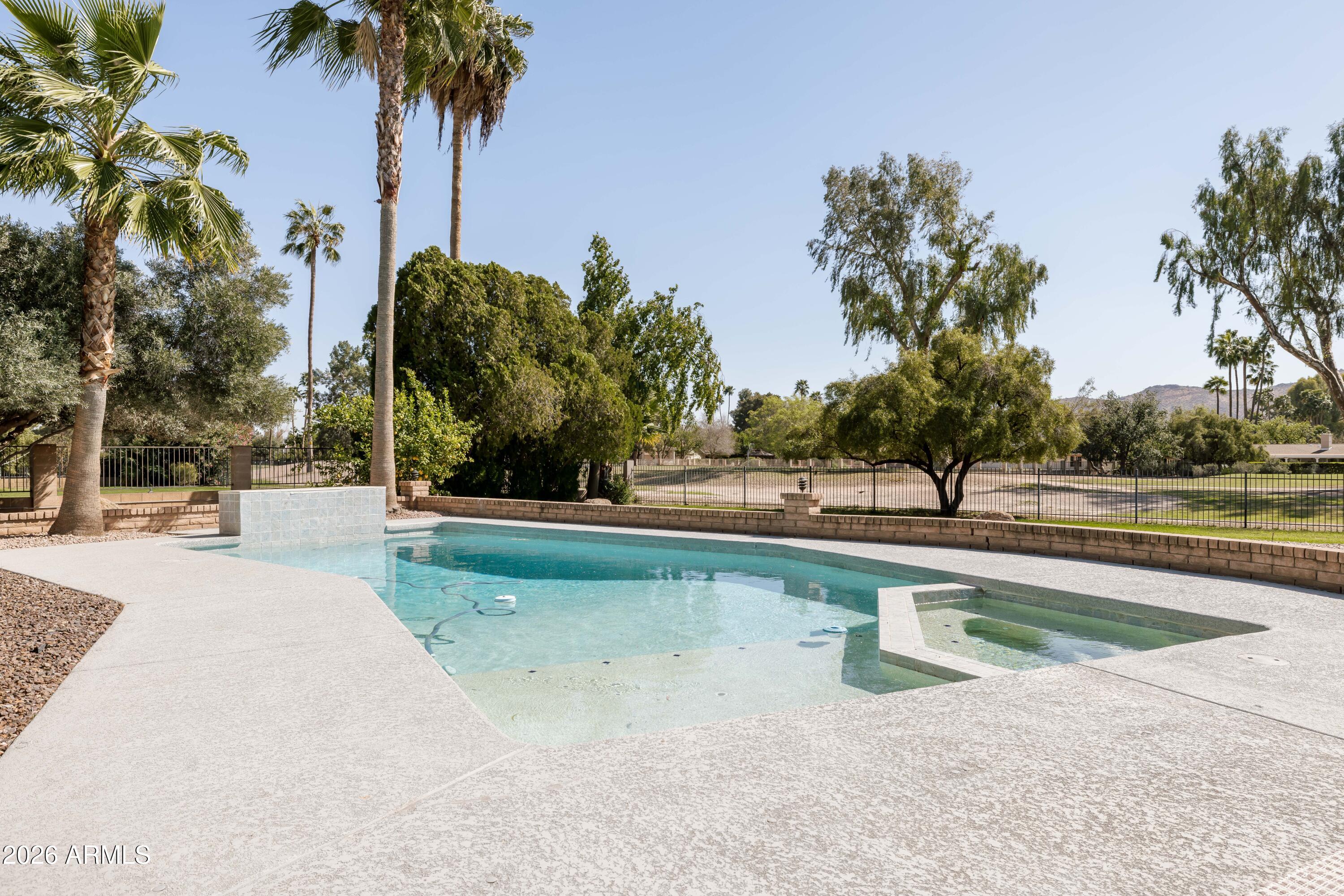 813 W GLENEAGLES Drive