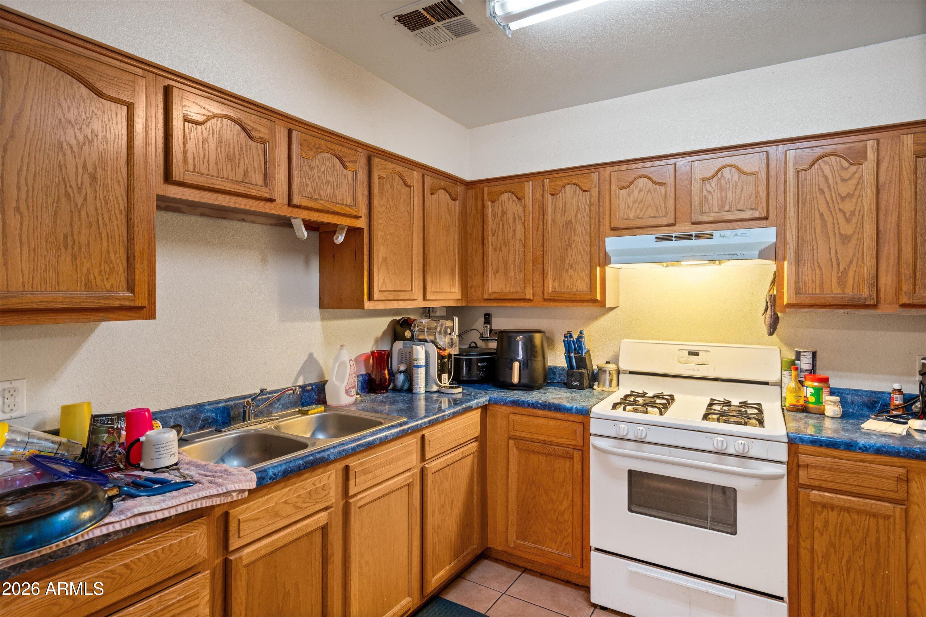 570 W RAMOS Drive