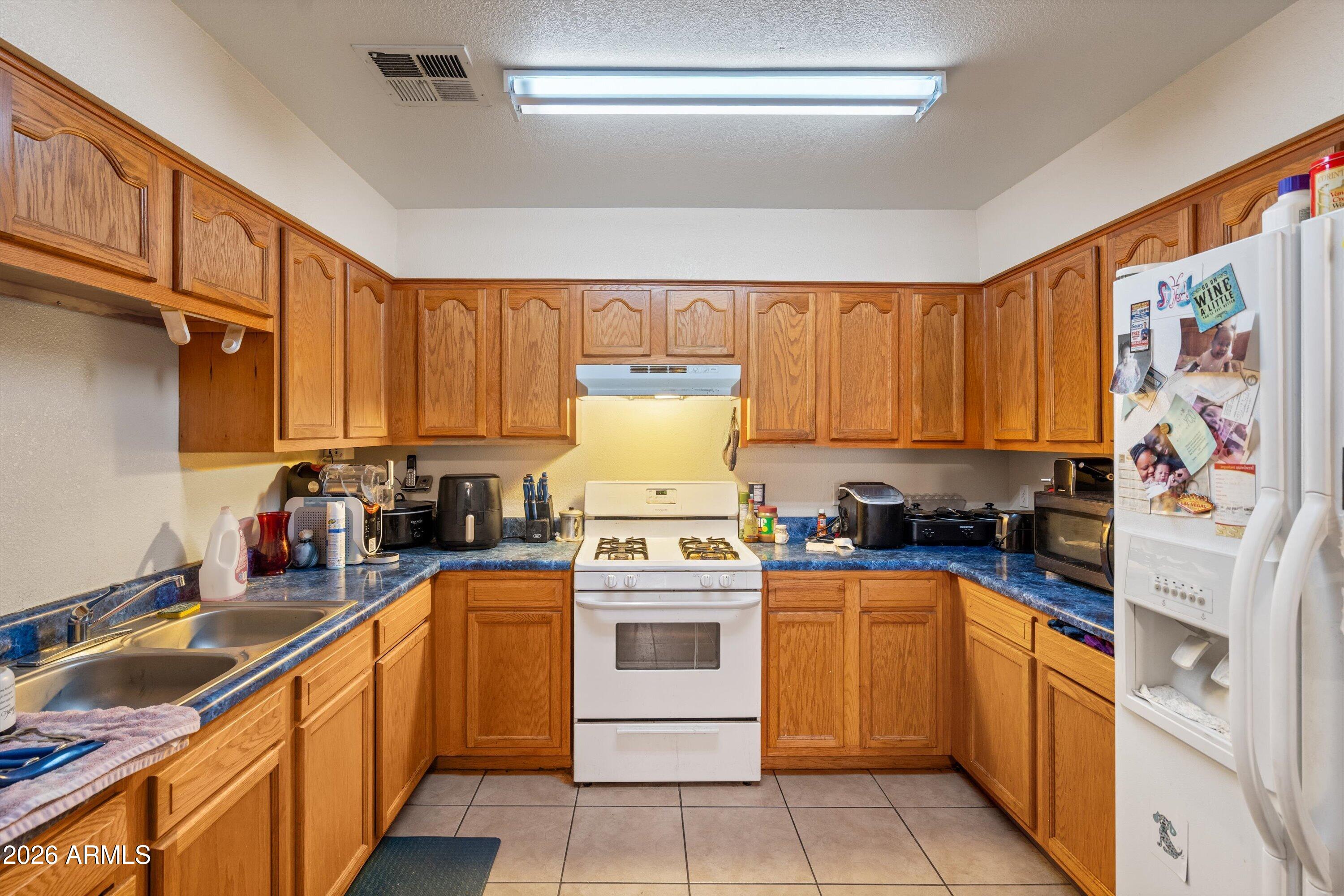570 W RAMOS Drive